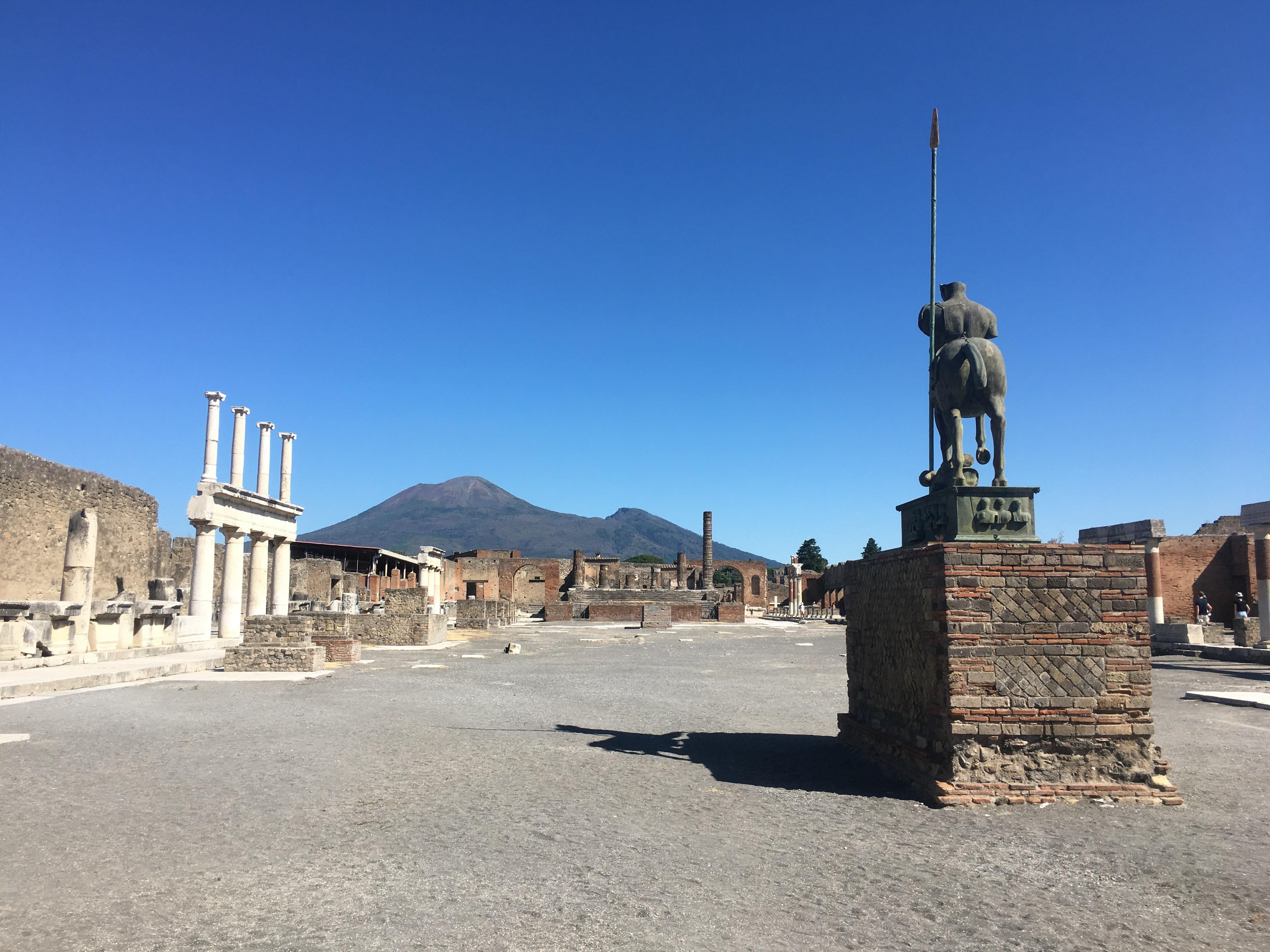 Pompeii & Herculaneum Expert-Led Archaeological Expedition