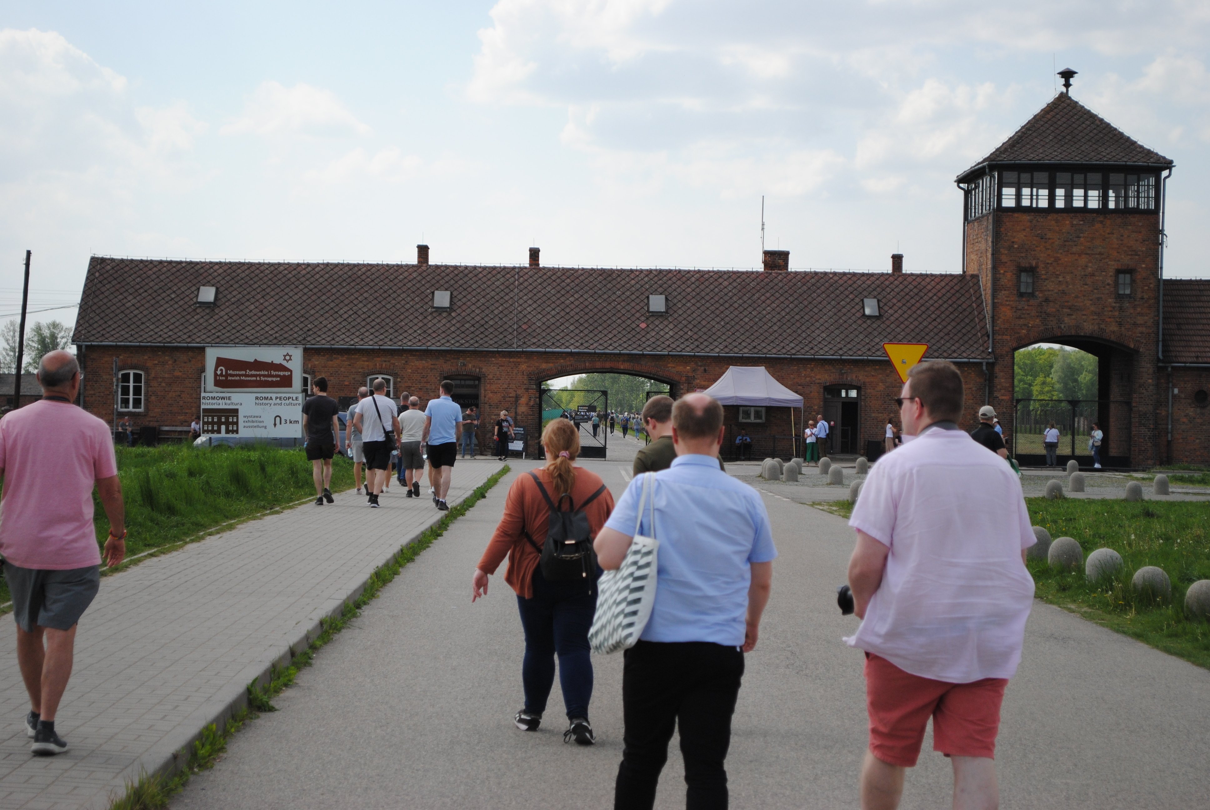Krakow: Auschwitz-Birkenau Guided Memorial Tour with Transport