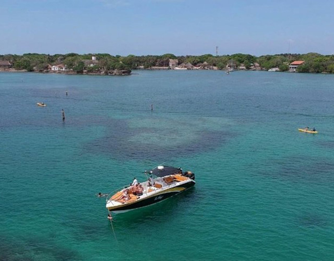 Private Rosario Islands Boat Charter from Cartagena
