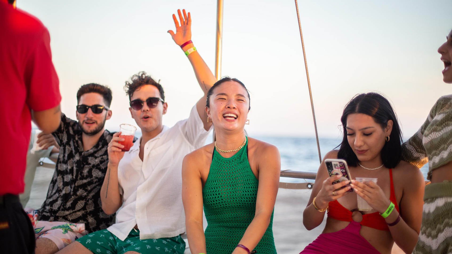 Cabo San Lucas Sunset Party Cruise – Unlimited Drinks