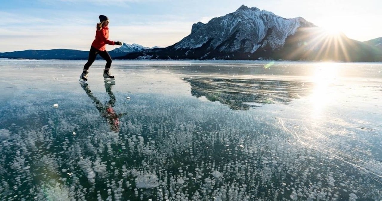 Icefields Parkway & Abraham Lake Ice Bubbles Winter Adventure