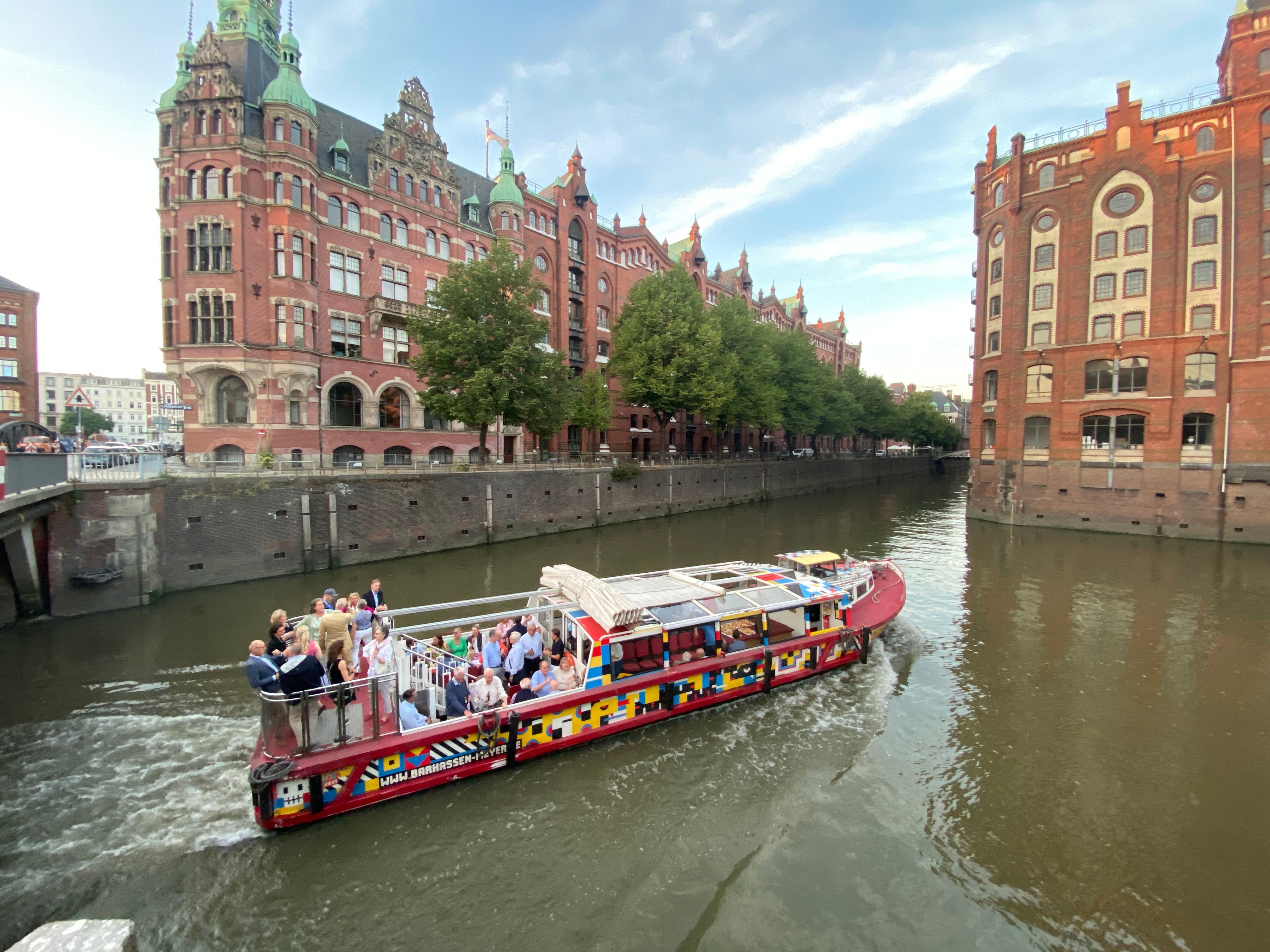 Hafenrundfahrt in Hamburg, Speicherstadt und Hafenpanorama — image 2