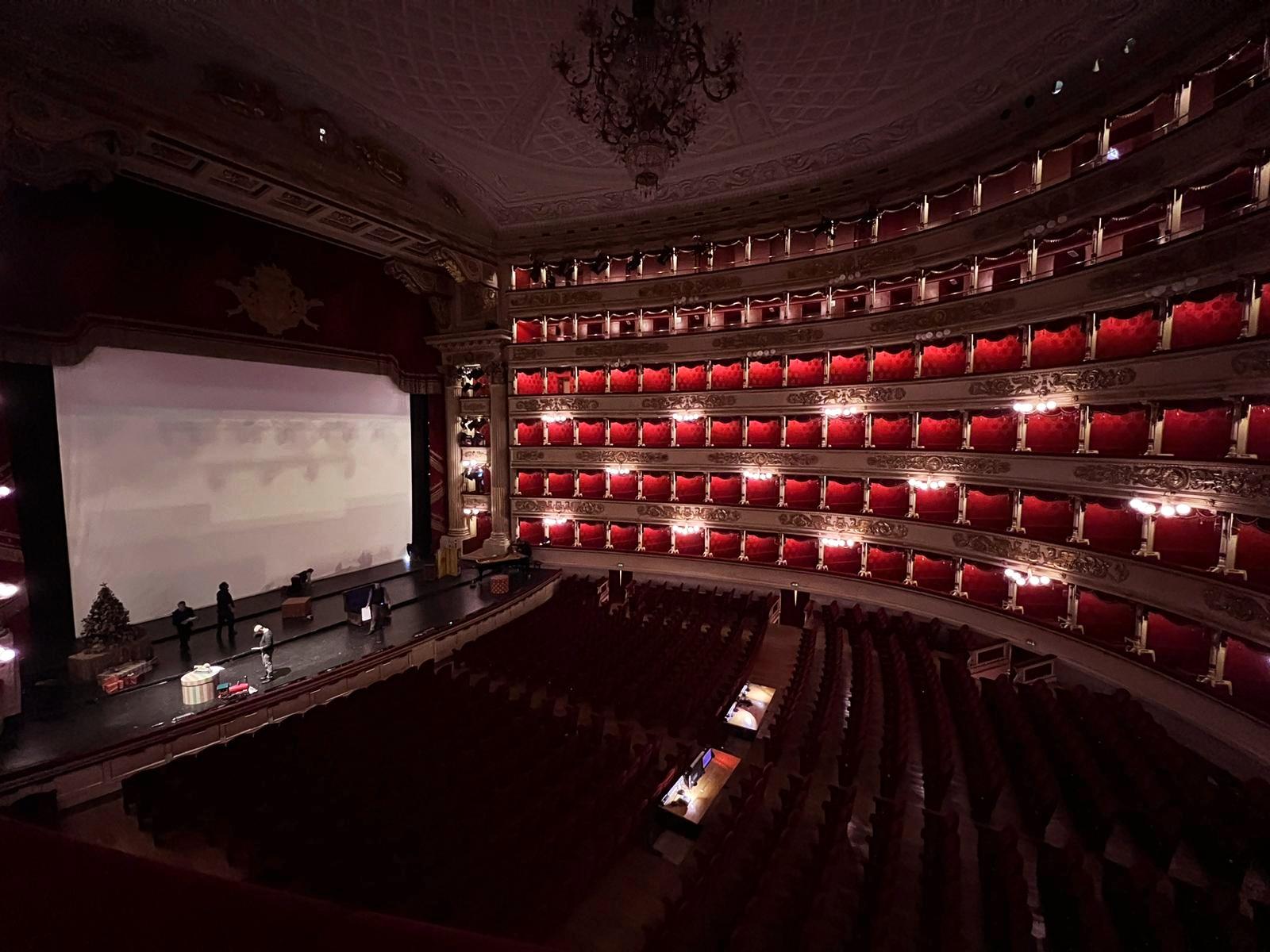 Milan: La Scala Opera House & Duomo Cathedral Walking Tour
