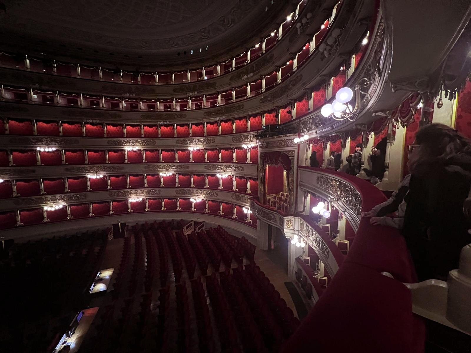 Milan: La Scala Opera House & Duomo Cathedral Walking Tour
