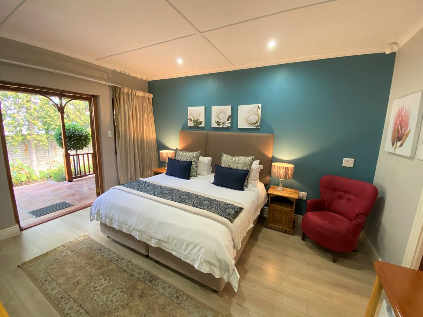 Cape Town to Garden Route: 2-Day Big Five Safari Adventure
