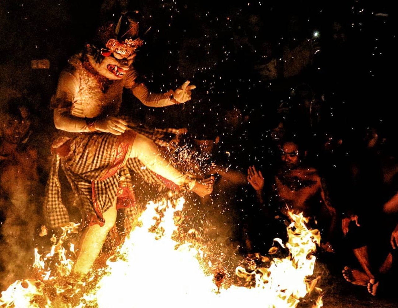 Uluwatu Temple Sunset & Kecak Dance Experience