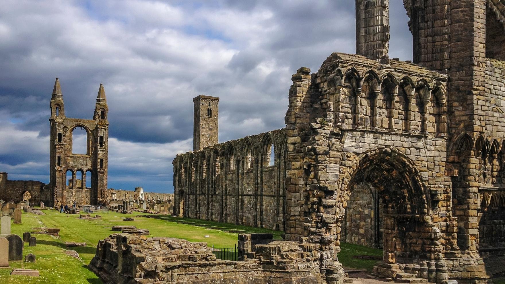 St Andrews, Dunfermline Abbey & Fife Coast Day Tour