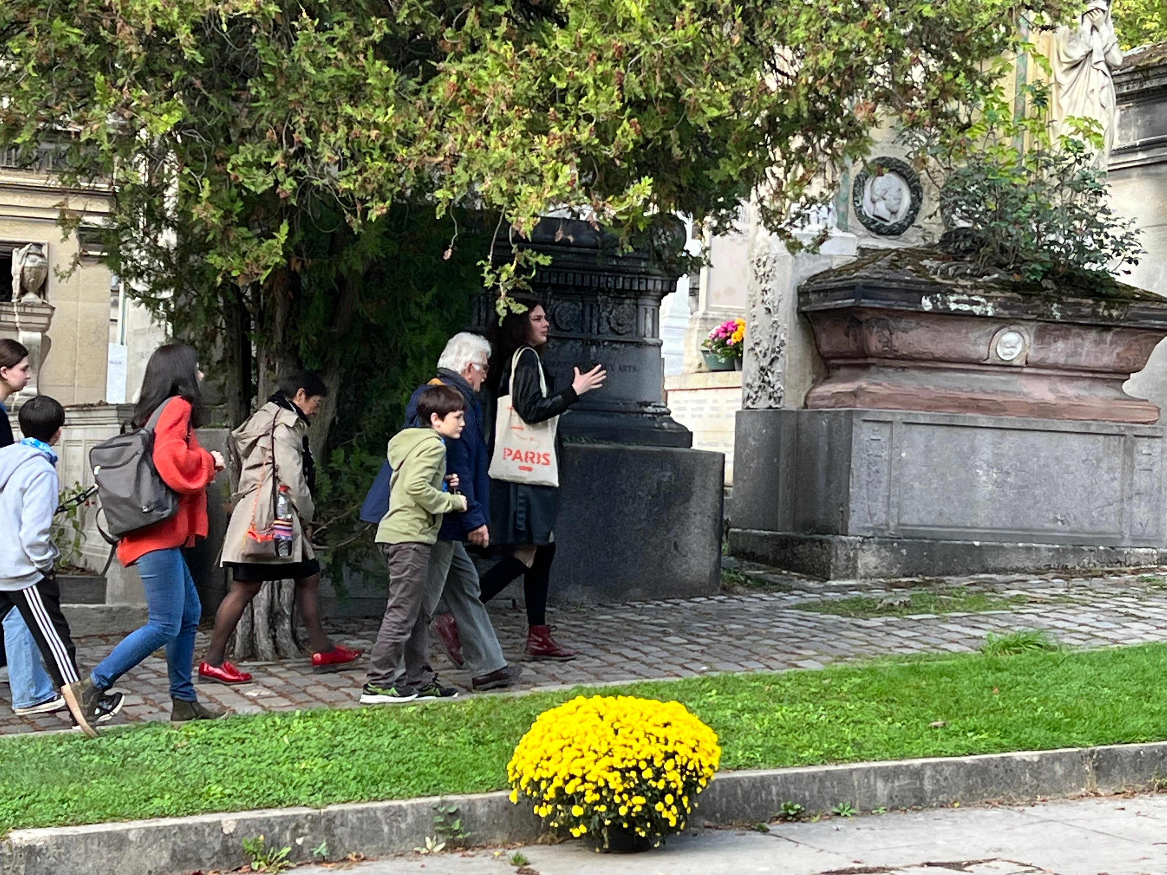Père Lachaise Cemetery tour in Paris — image 14