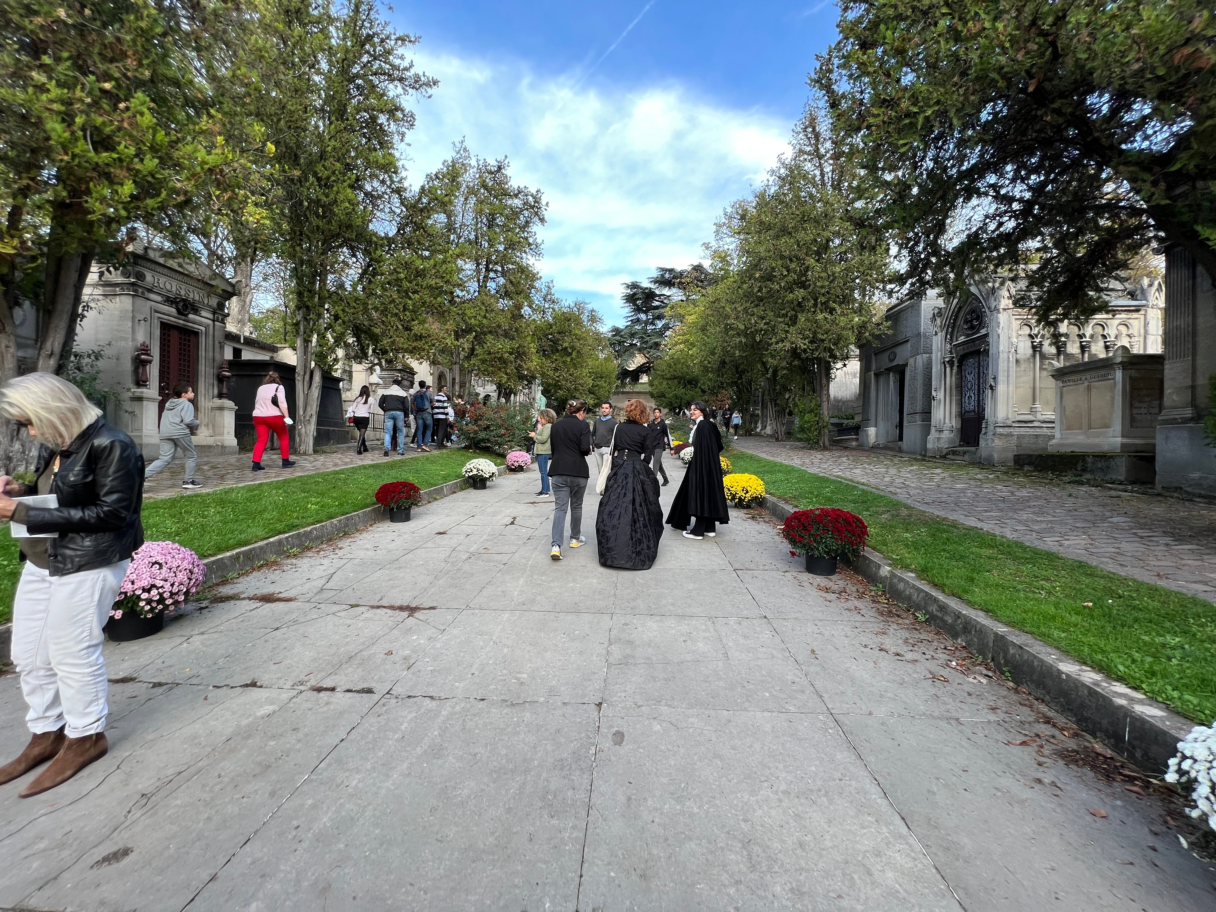 Père Lachaise Cemetery tour in Paris — image 17