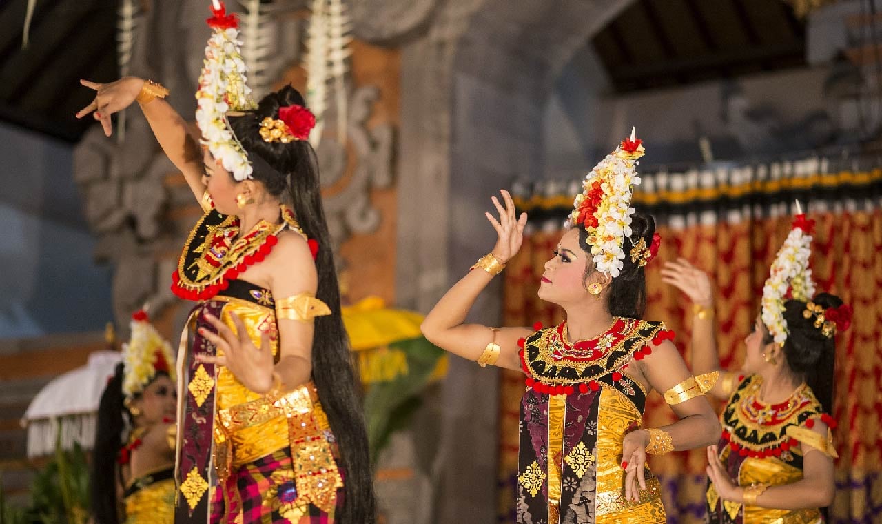 Ubud Palace Legong Dance Performance