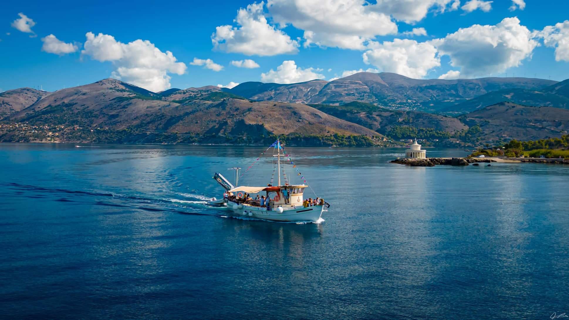 Full-Day Traditional Boat Cruise from Argostoli with Lunch