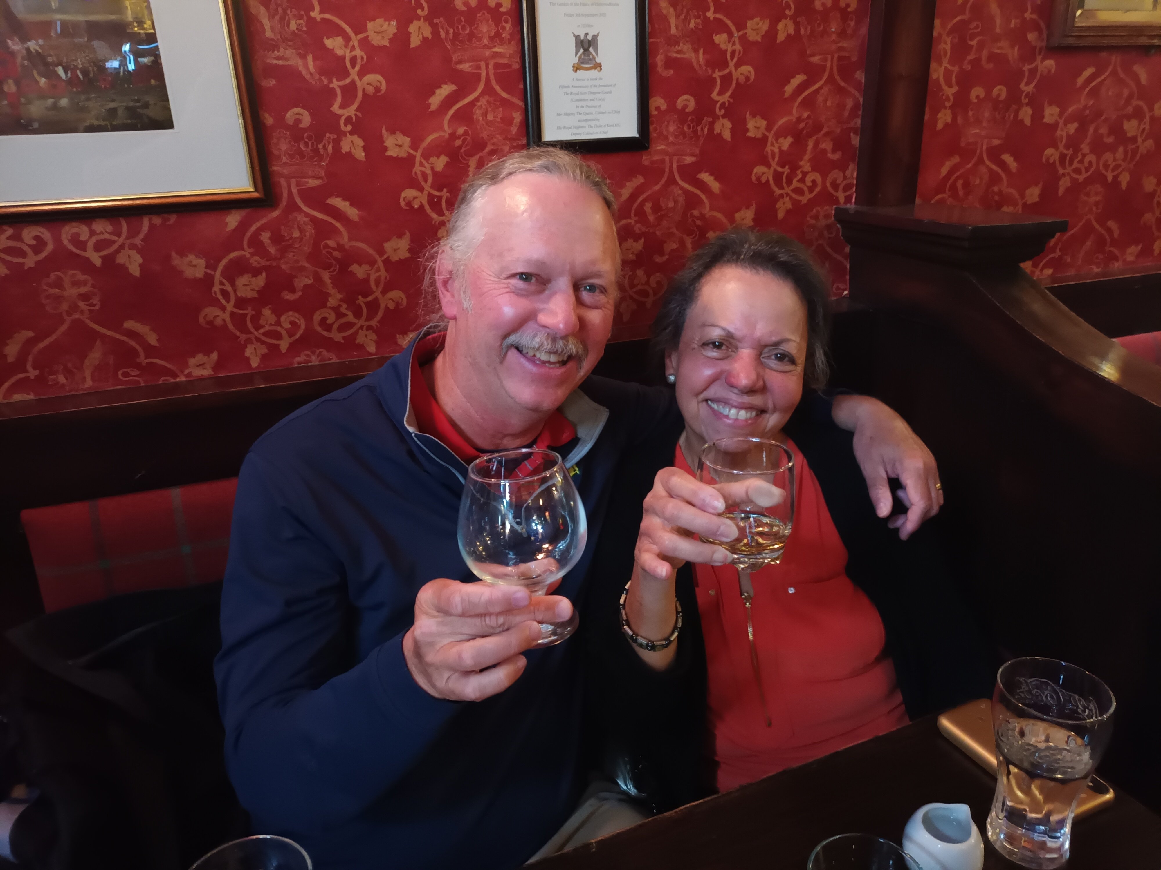 Glasgow City Walk & Premium Whisky Tasting