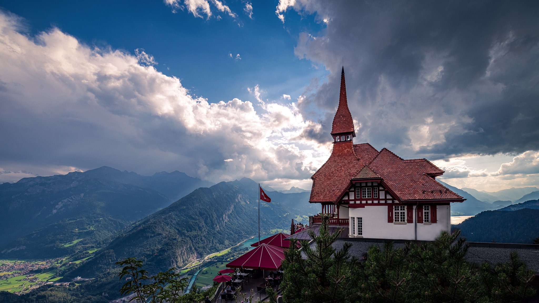 Geneva to Interlaken & Harder Kulm Alpine Day Trip