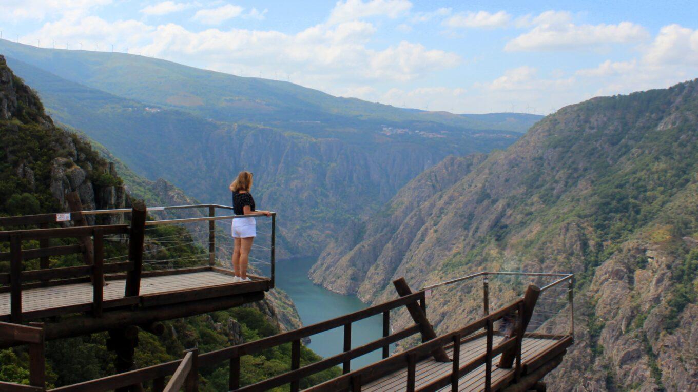 Ribeira Sacra Day Tour with Sil River Cruise from Santiago