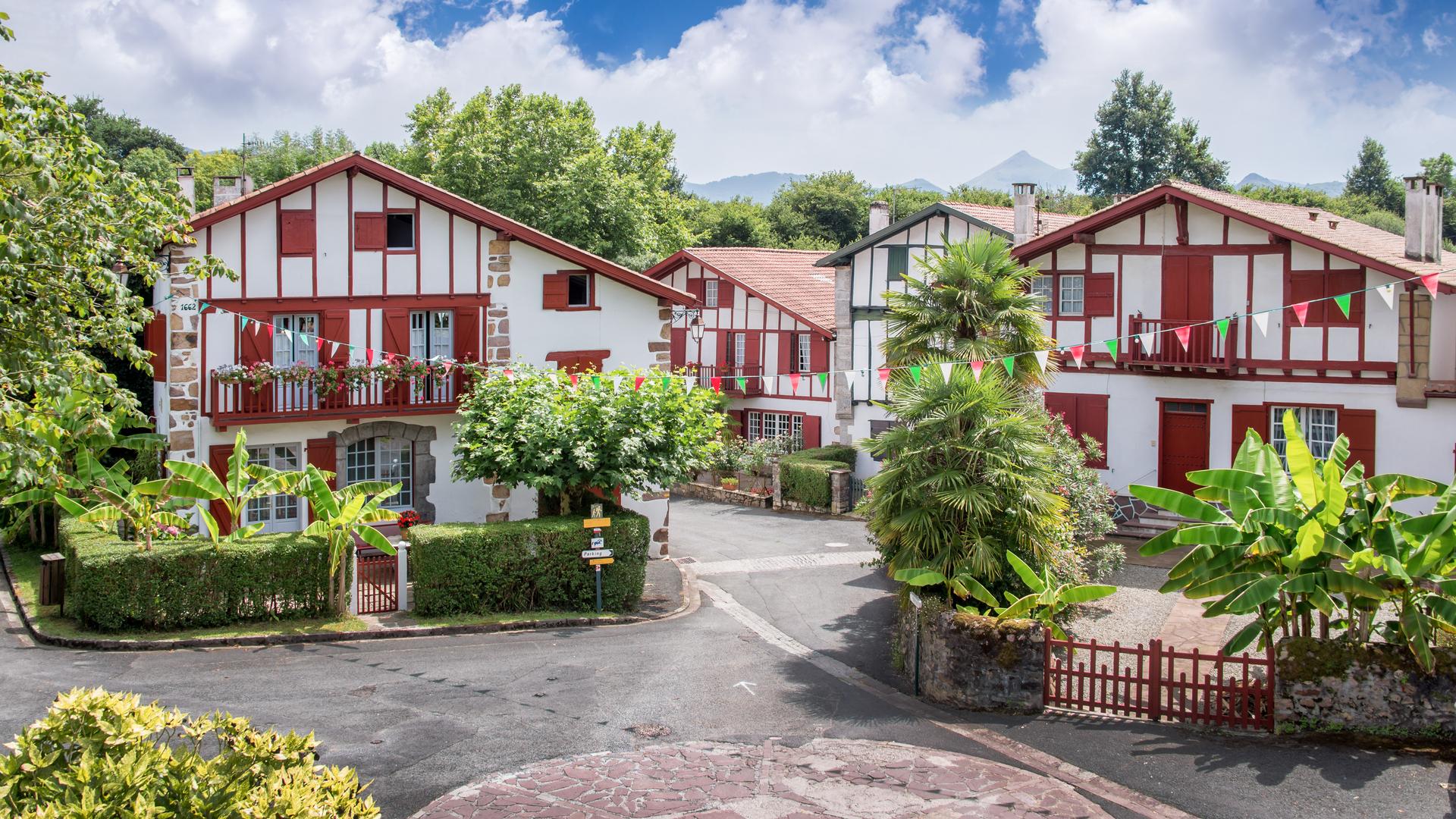 French Basque Villages Tour: Espelette, Ainhoa & Sare