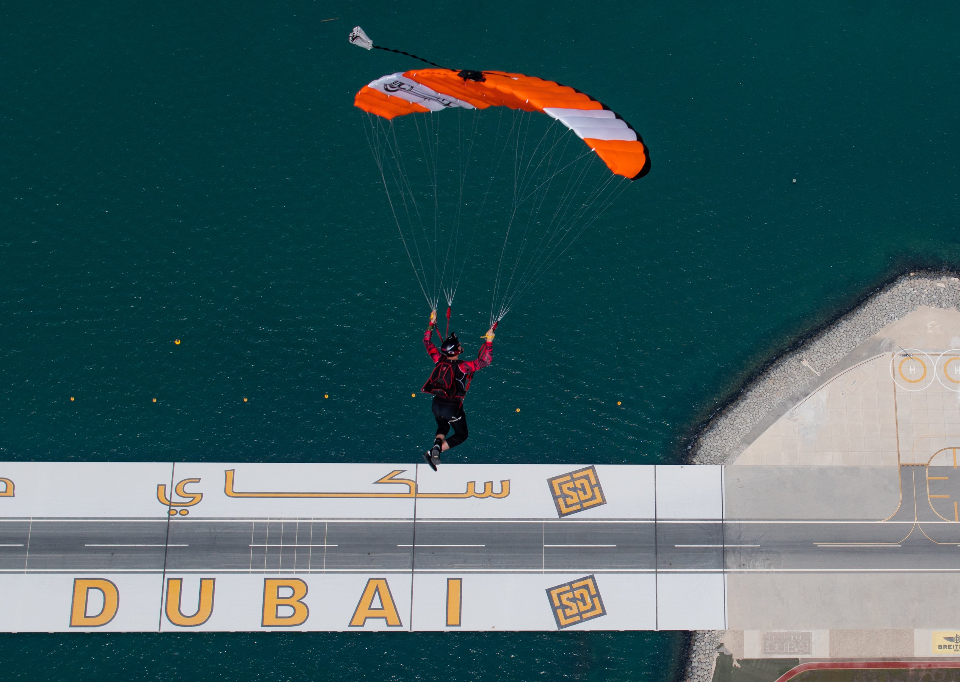 Dubai Tandem Skydive Over The Palm – Photos & Video Included