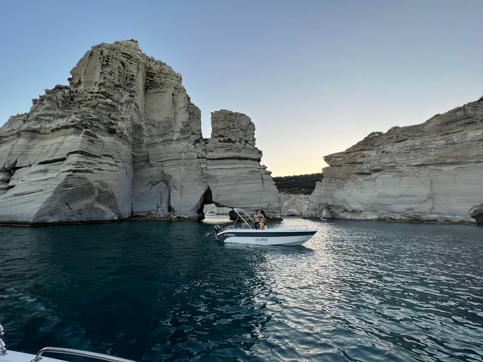 Milos: No-License Self-Drive Boat Trip to Kleftiko
