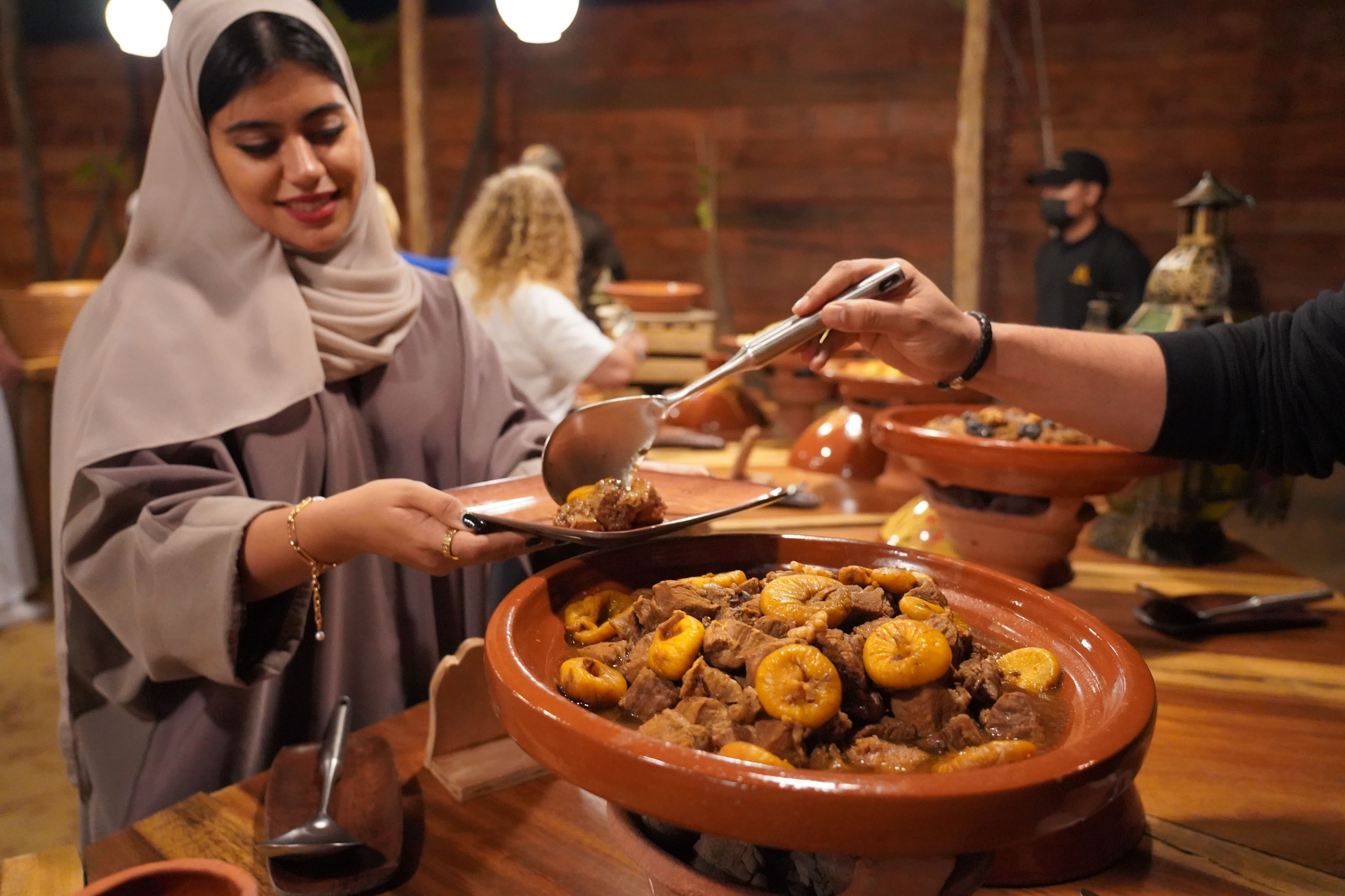 Al Khayma Desert Camp: BBQ Dinner & Cultural Evening