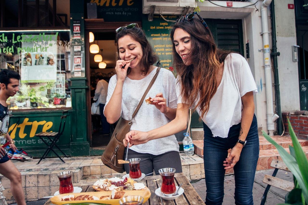 Istanbul Private Food Tour: 10 Local Tastings