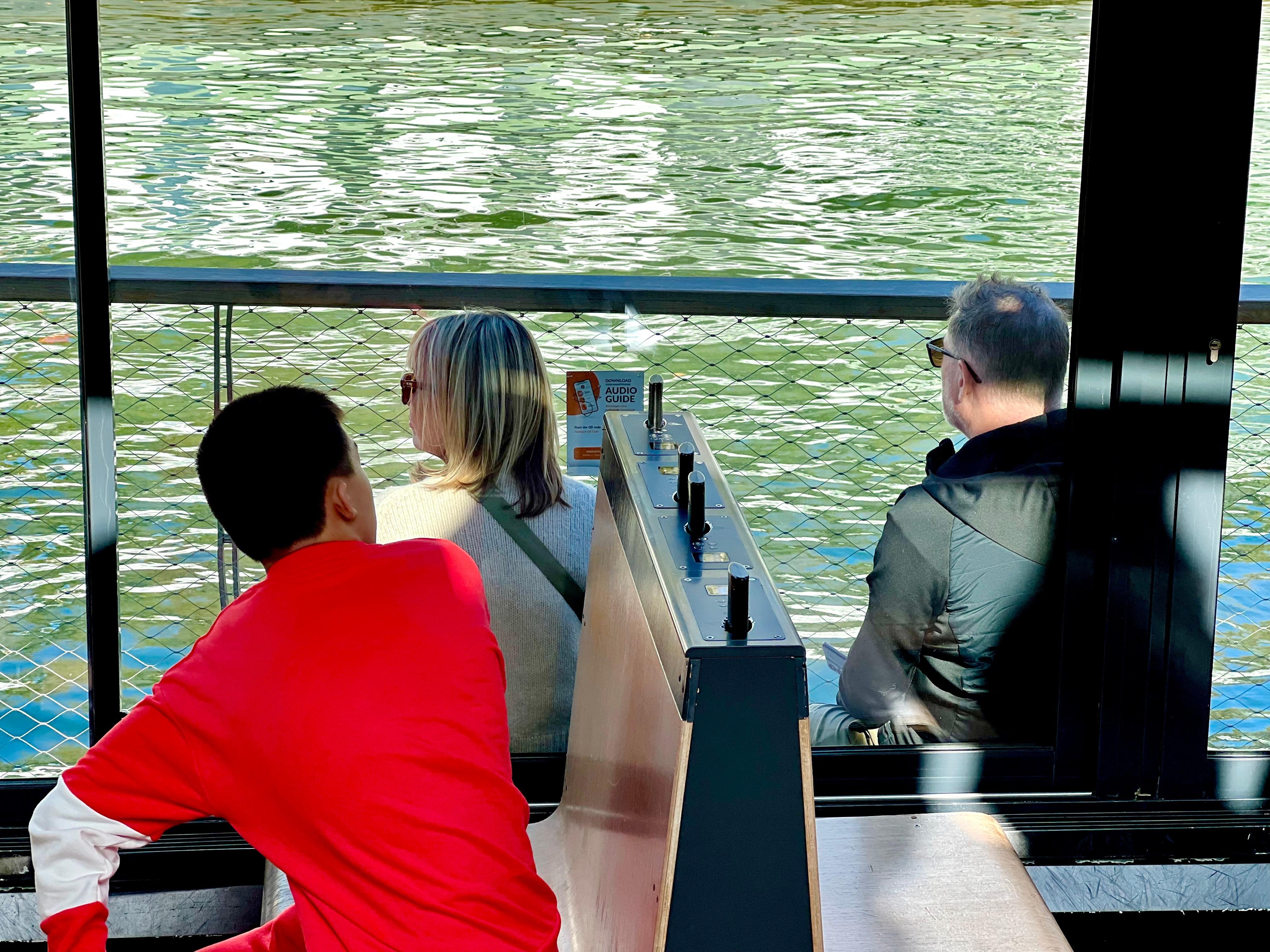 Paris: Eiffel Tower Seine Cruise & Crêpe Tasting