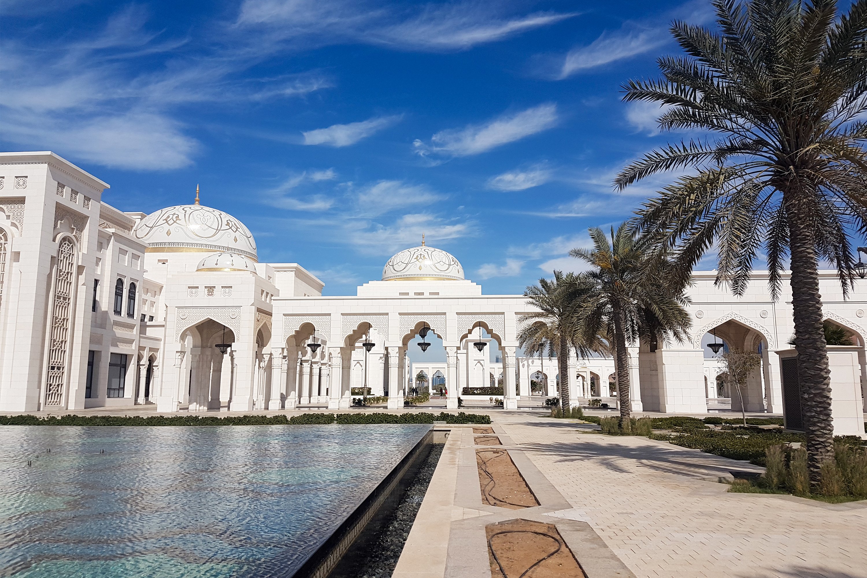 Dubai to Abu Dhabi Private Day Tour: Grand Mosque, Royal Palace & City Icons