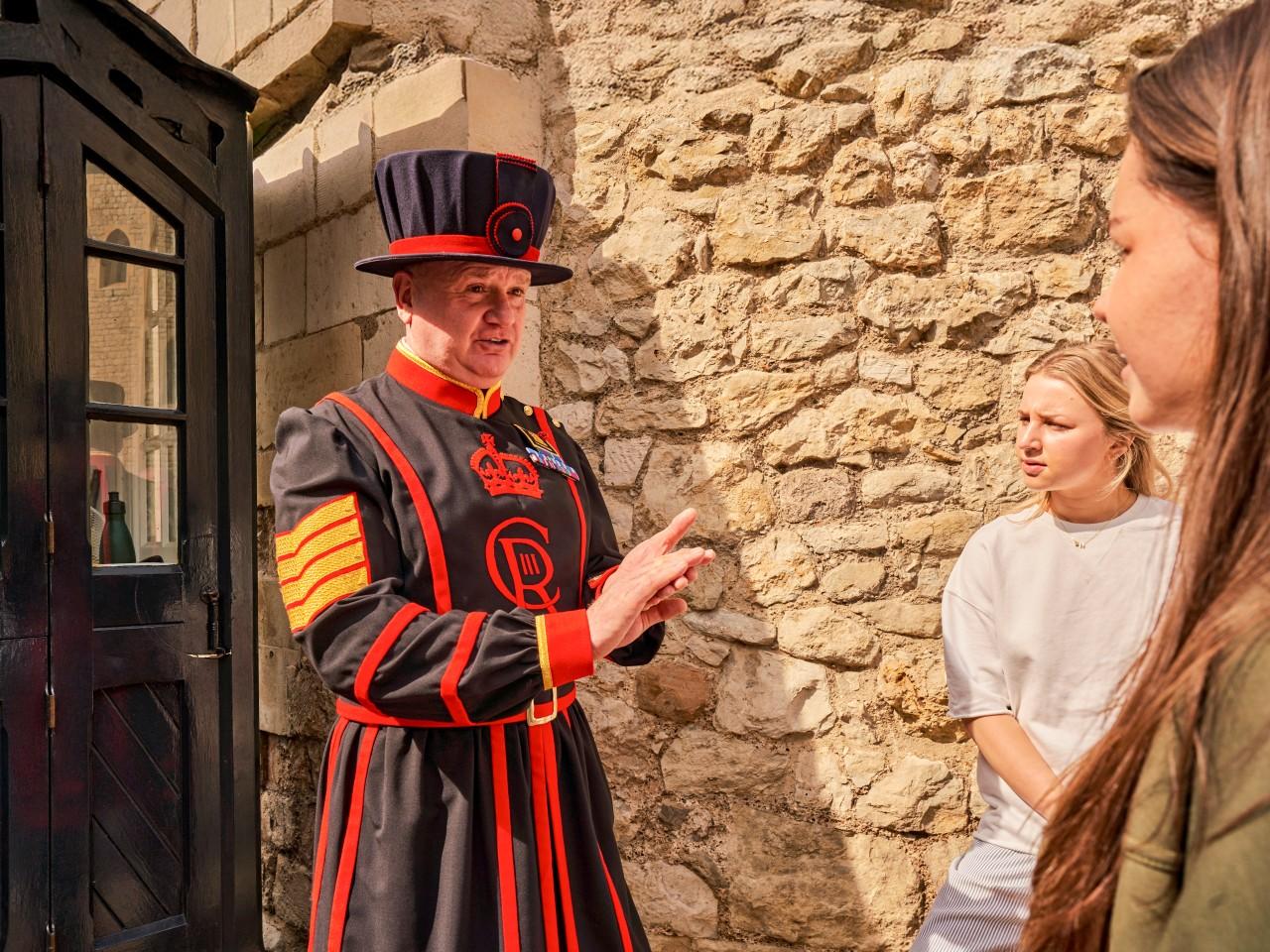London: Tower of London Tour with Crown Jewels & Beefeaters