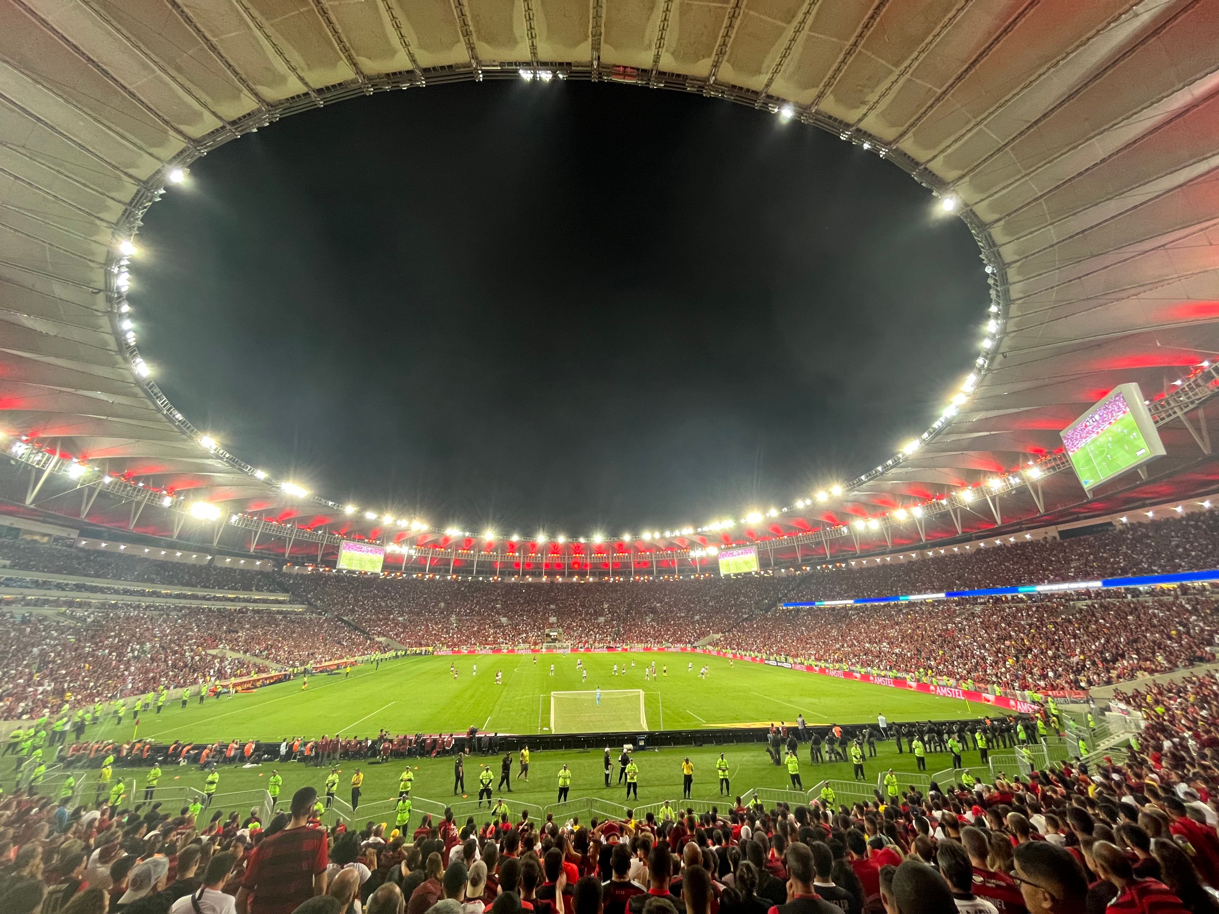 Rio de Janeiro: Live Maracanã Football Match Experience & Drink