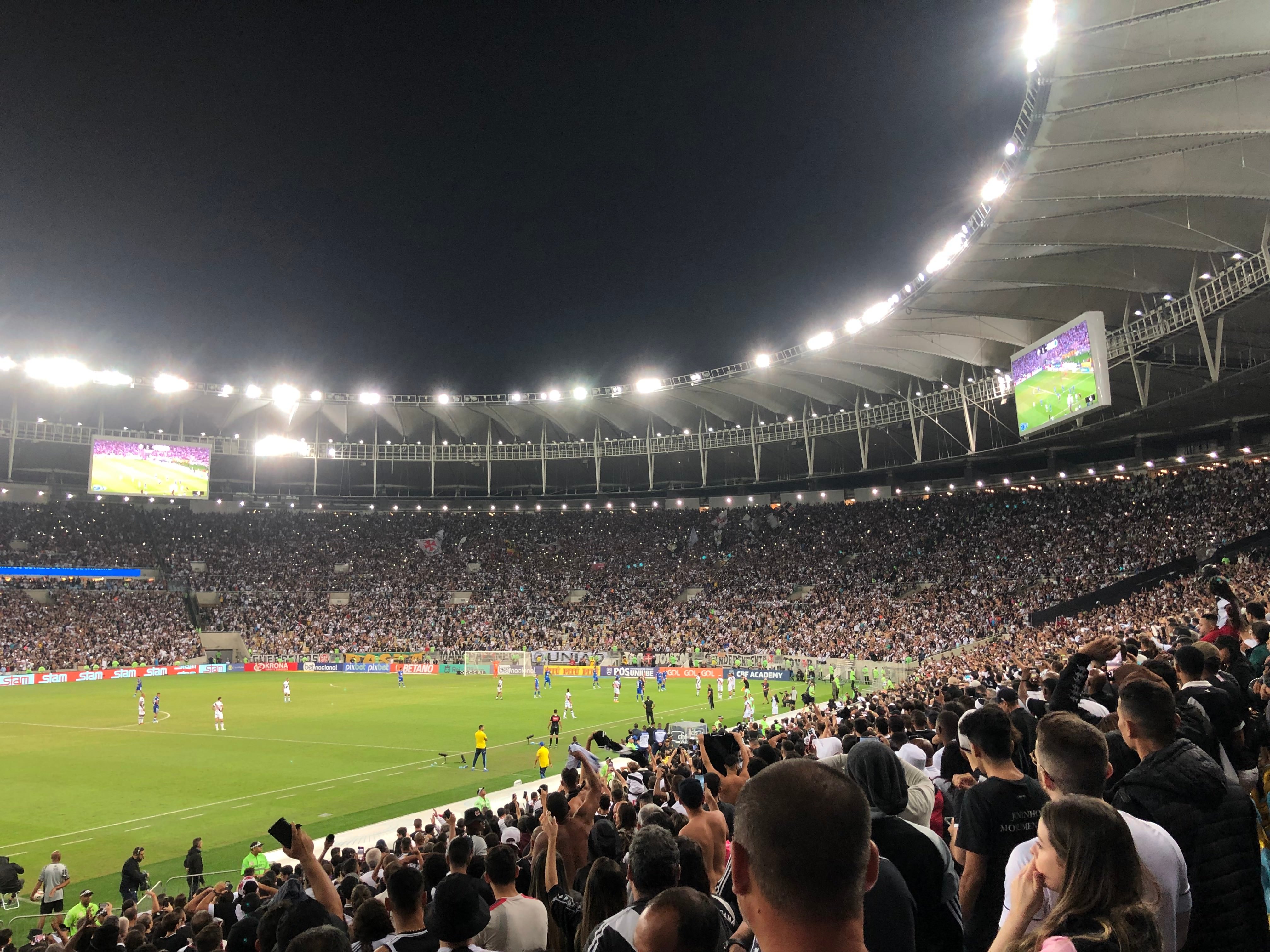 Rio de Janeiro: Live Maracanã Football Match Experience & Drink