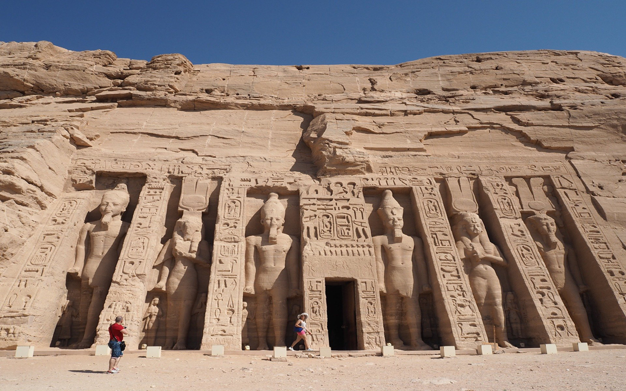 Aswan: Abu Simbel & Nefertari Temple Express Air Tour