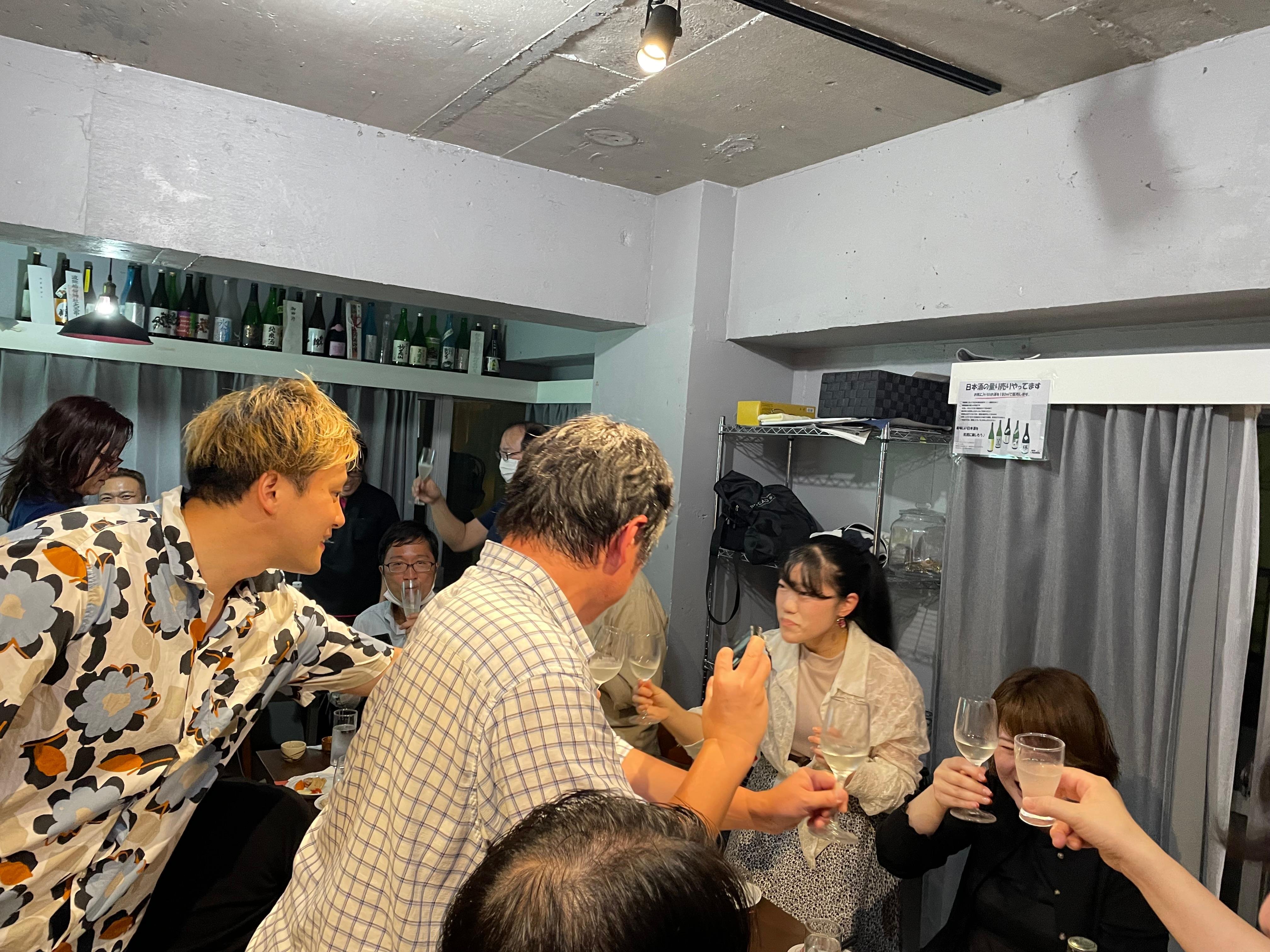 Tsukiji: Unlimited Sake Tasting Experience