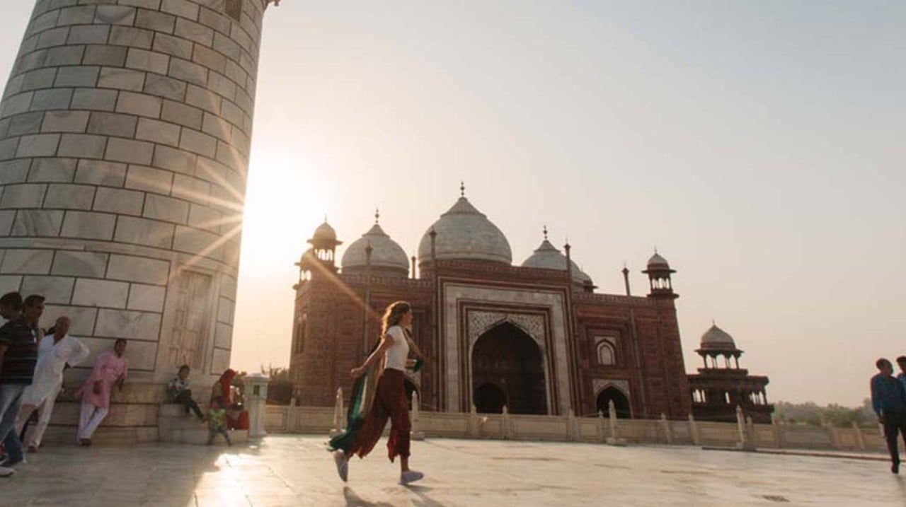 Taj Mahal Sunset Tour with Skip-the-Line Entry & Hotel Pickup