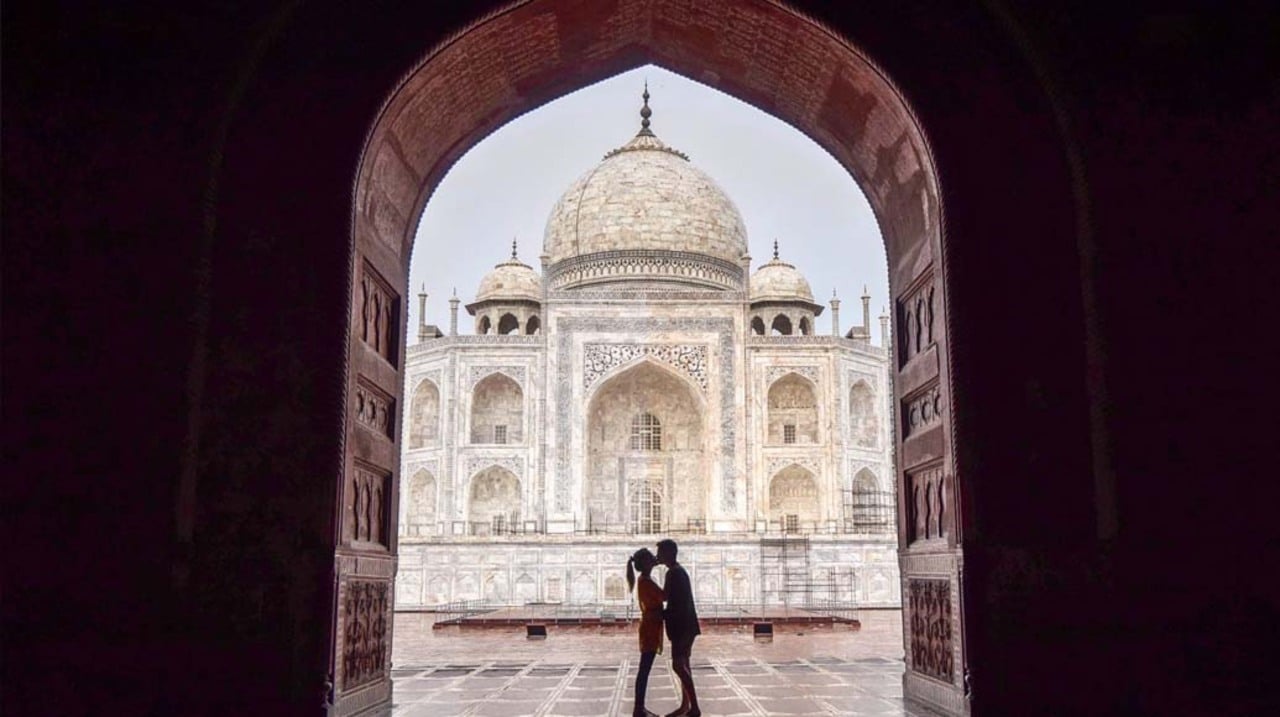 Taj Mahal Sunset Tour with Skip-the-Line Entry & Hotel Pickup
