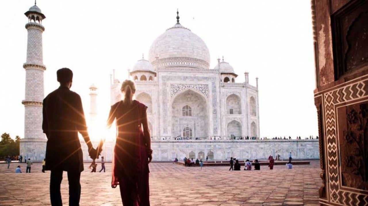 Taj Mahal Sunset Tour with Skip-the-Line Entry & Hotel Pickup