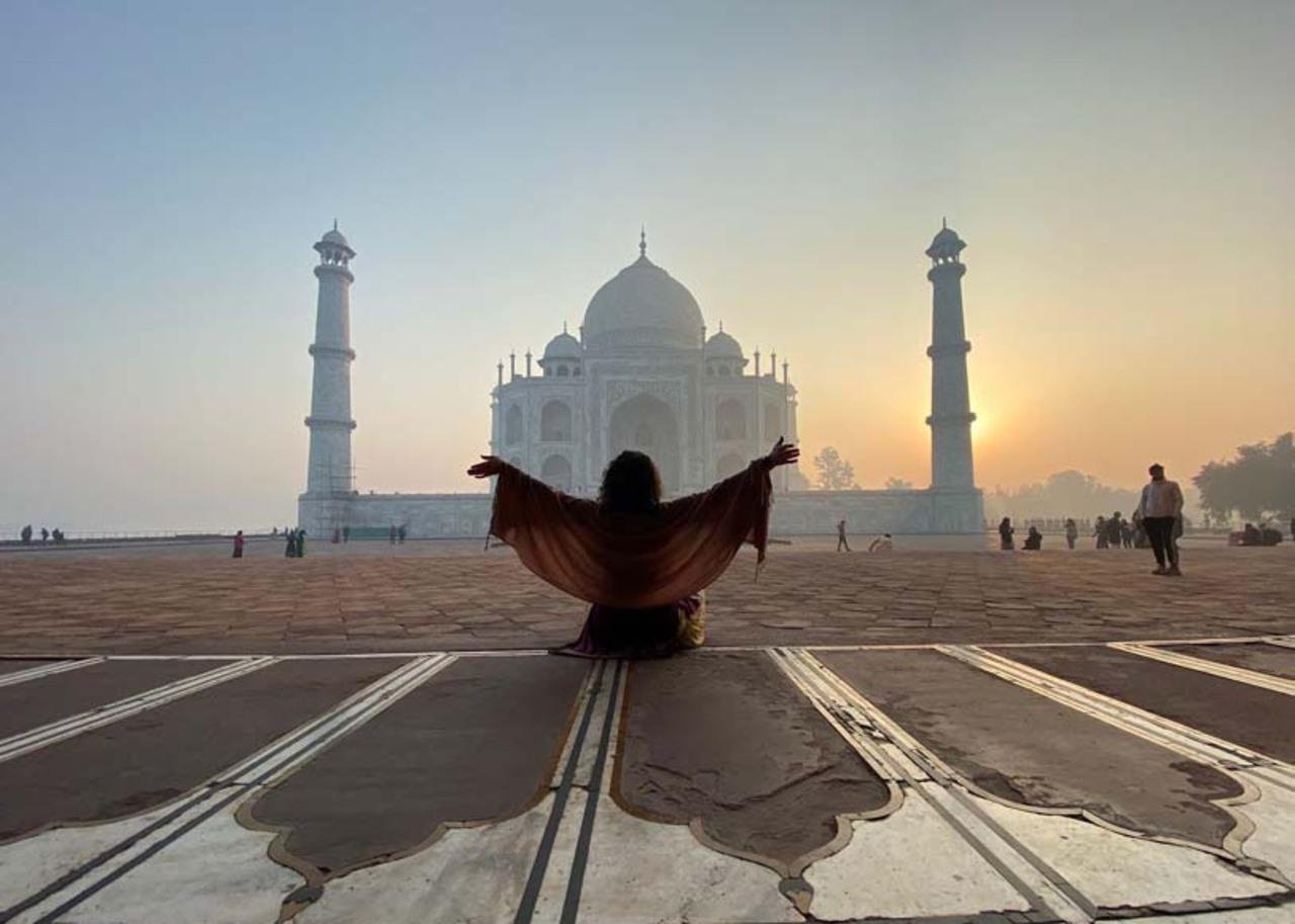Taj Mahal Sunset Tour with Skip-the-Line Entry & Hotel Pickup