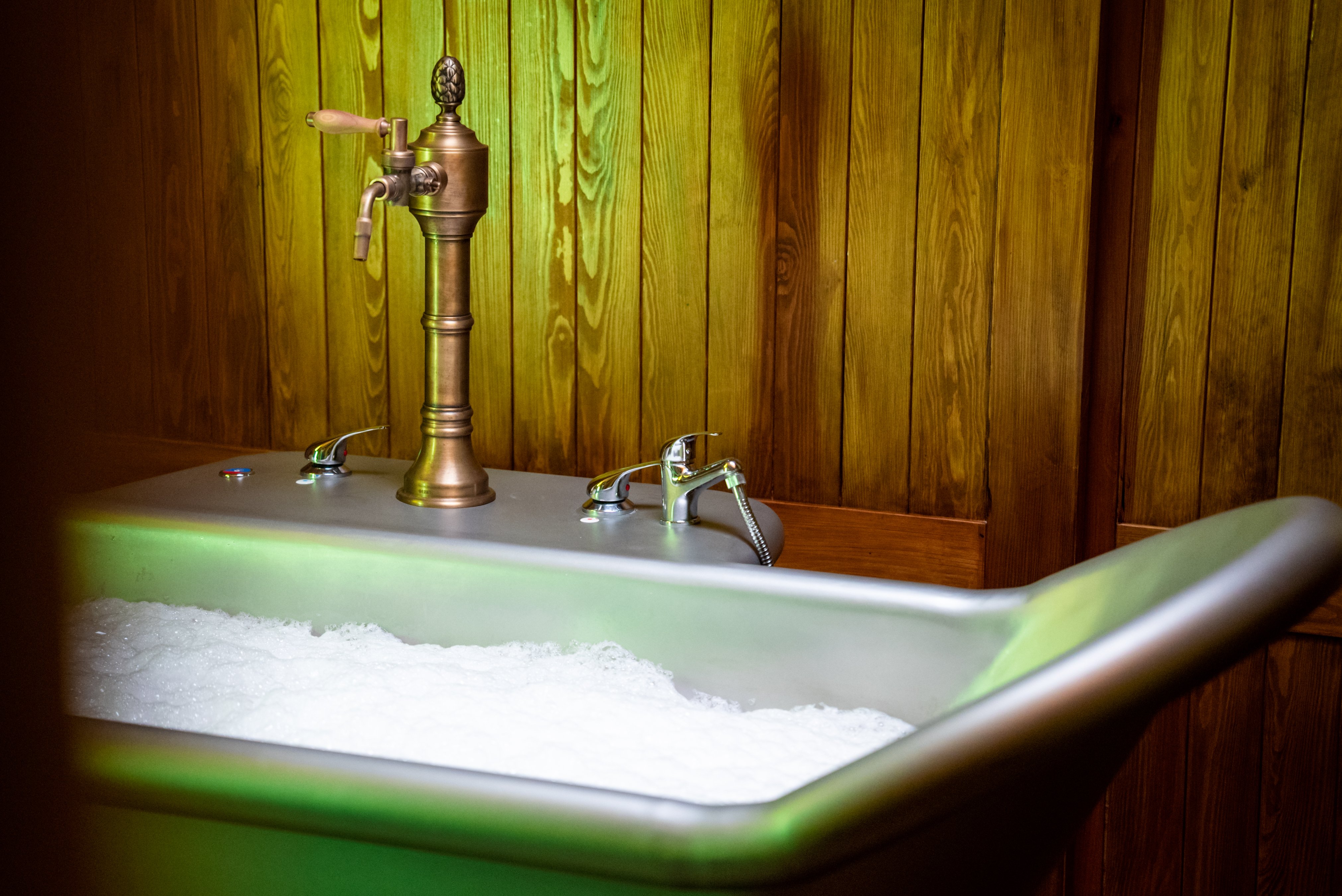Beer Baths Letna, the beer and wine spa at Dobrovskeho 951/44 in Prague 7 - whirlpool tub, salt cave and lounge (10 of 18)