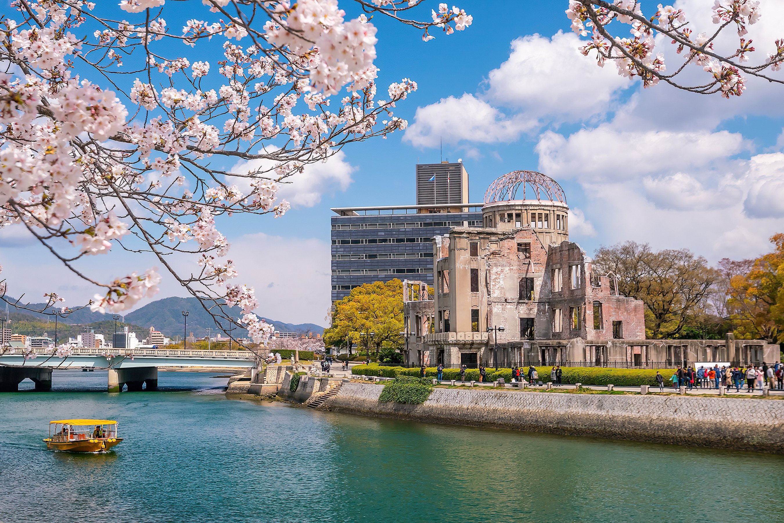 Hiroshima & Miyajima Full-Day Trip with Shinkansen from Osaka/Kyoto
