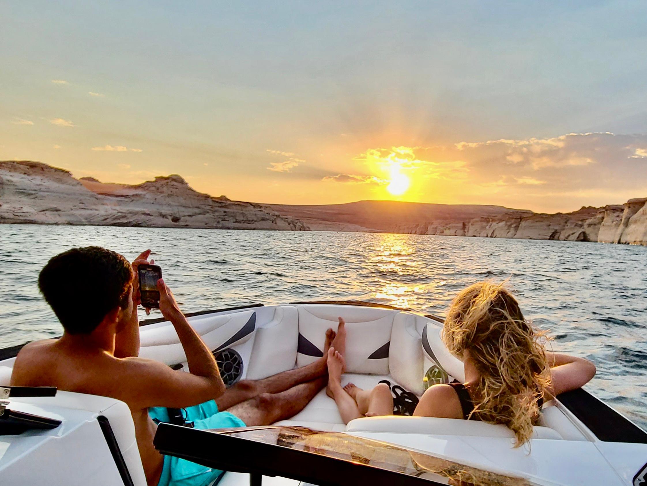 Antelope Canyon & Lake Powell Speedboat Cruise