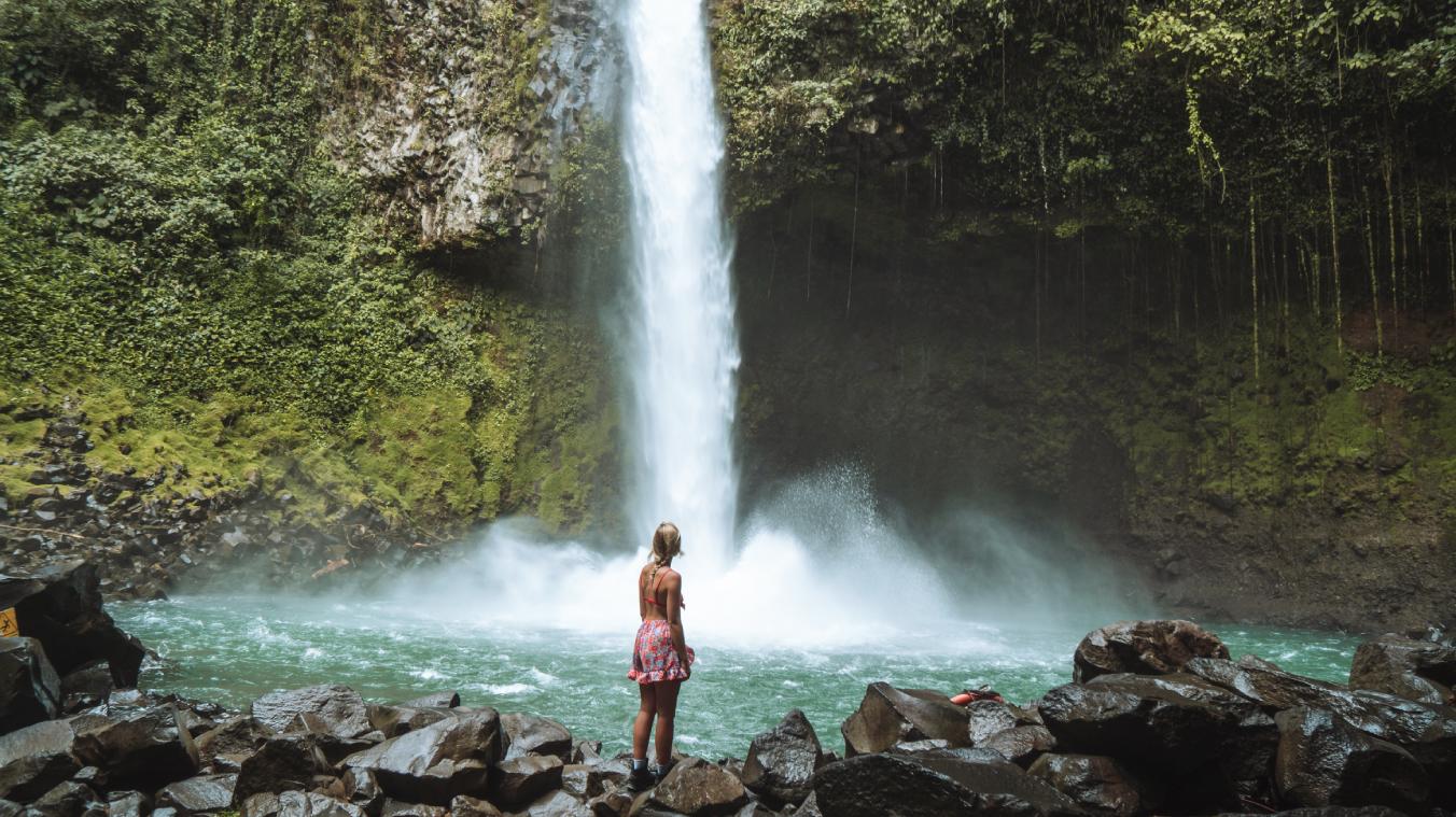 La Fortuna Triple-Adventure: Volcano Hike, Waterfall Swim & Hanging Bridges