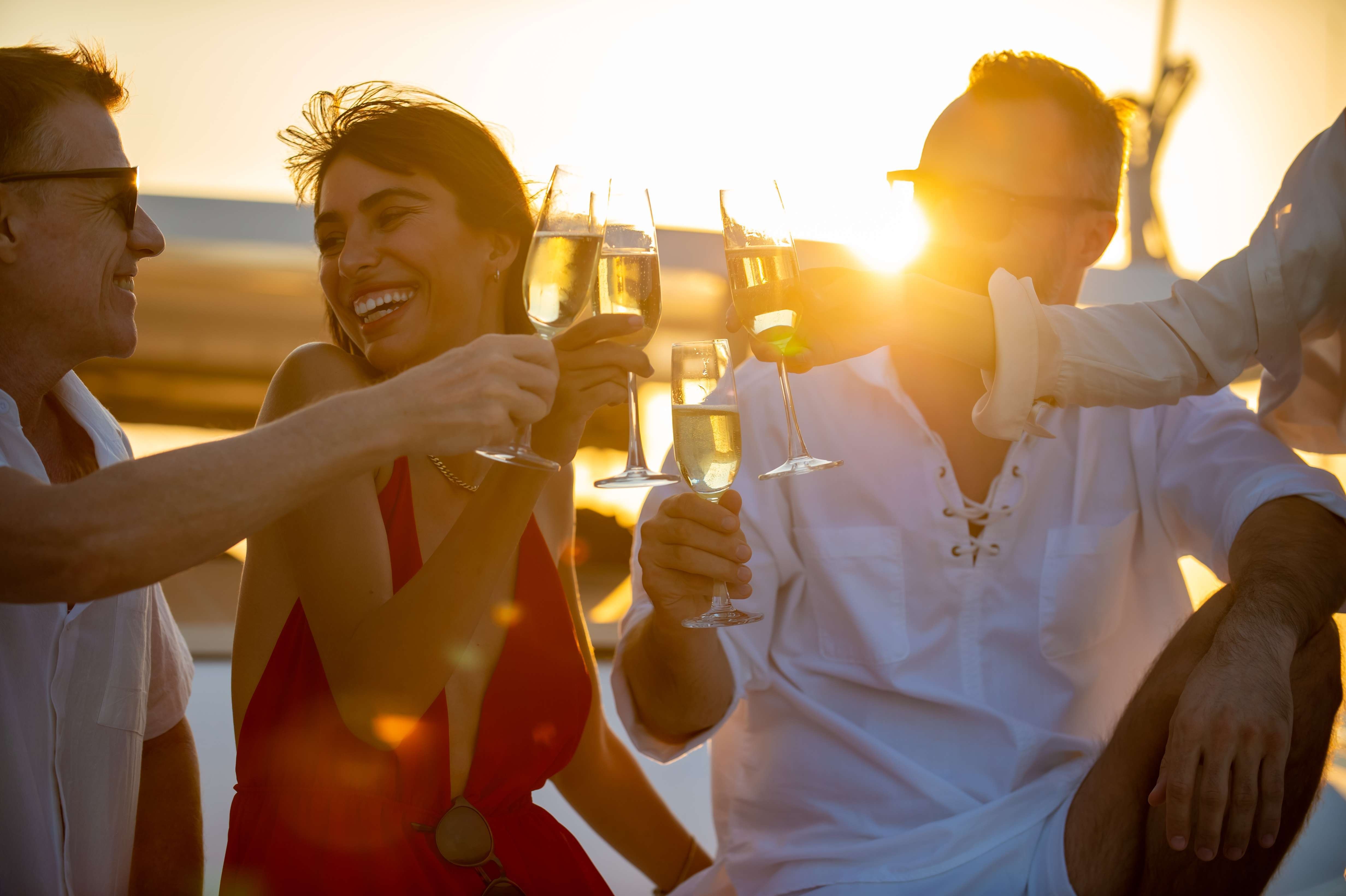 Amalfi Coast Sunset Boat Tour with Drinks & Fruit