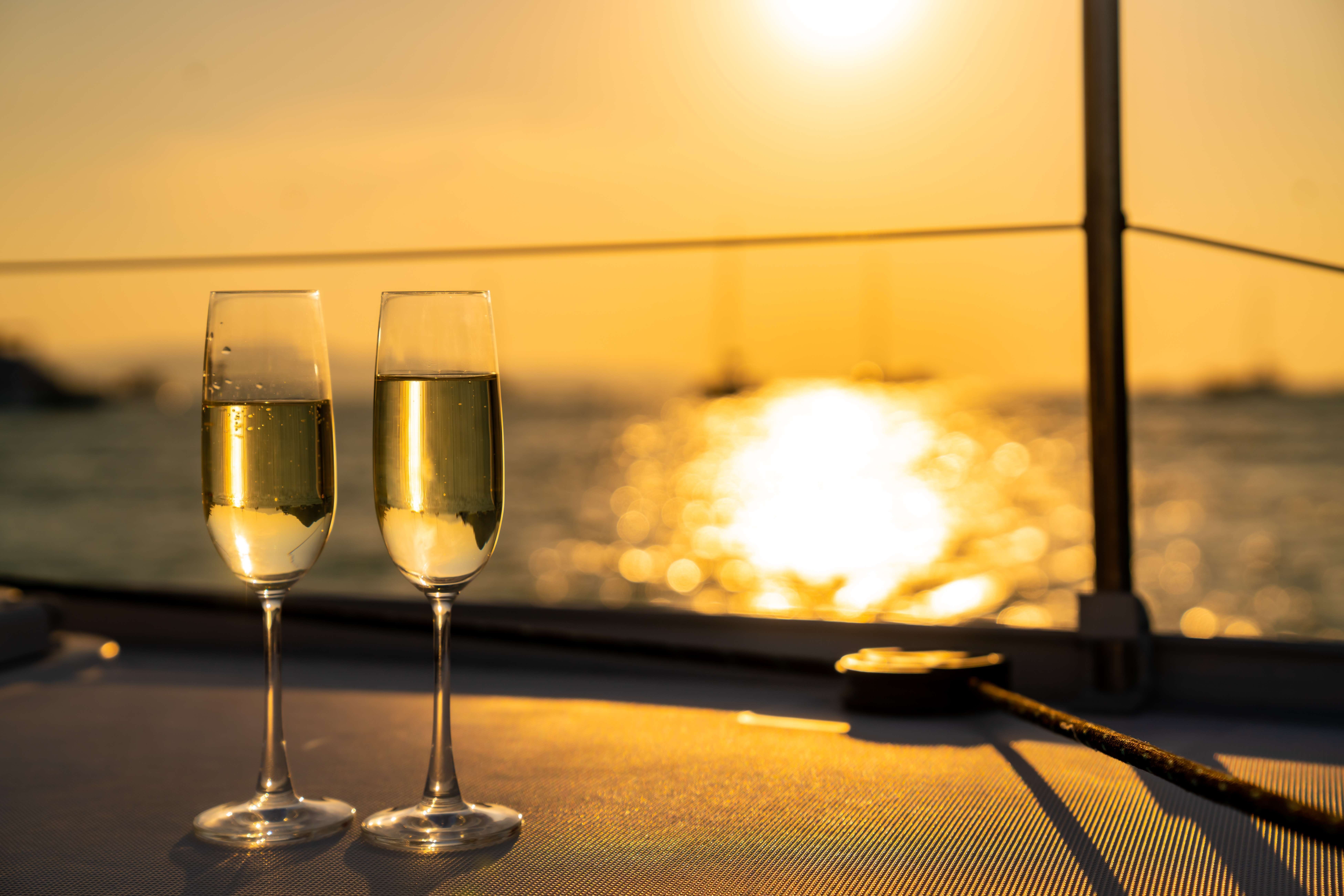 Amalfi Coast Sunset Boat Tour with Drinks & Fruit