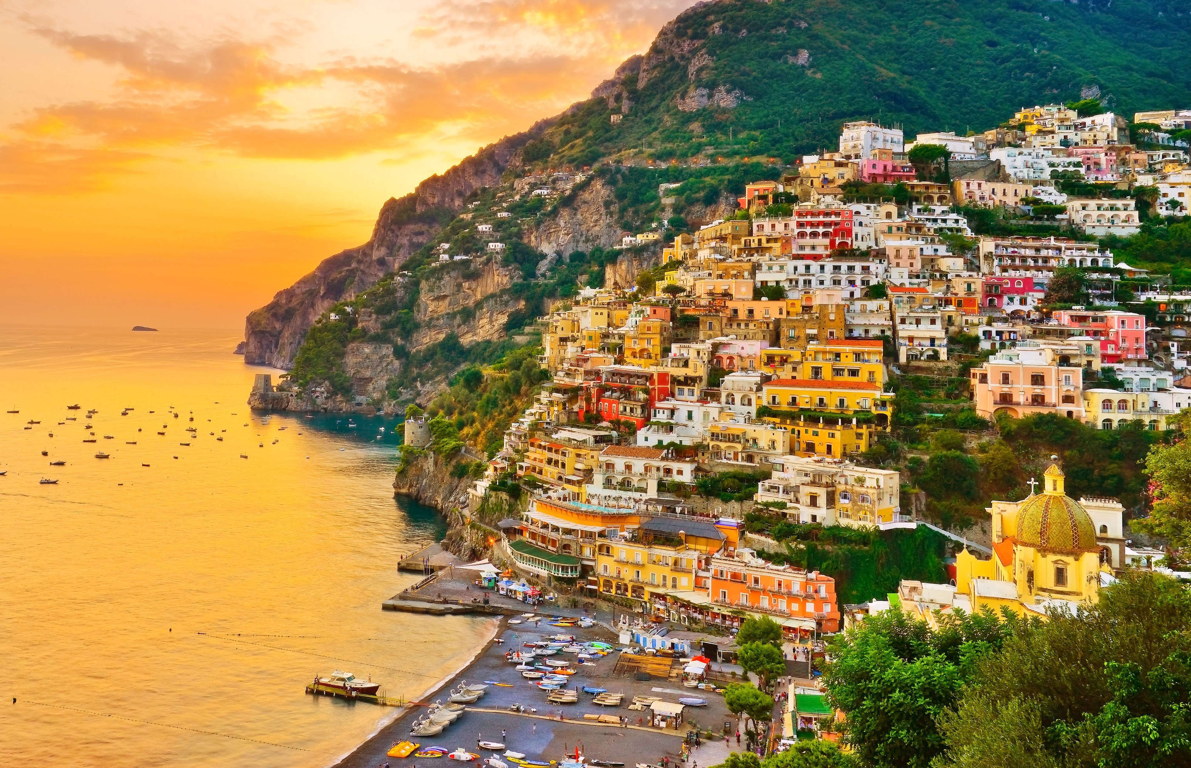 Amalfi Coast Sunset Boat Tour with Drinks & Fruit