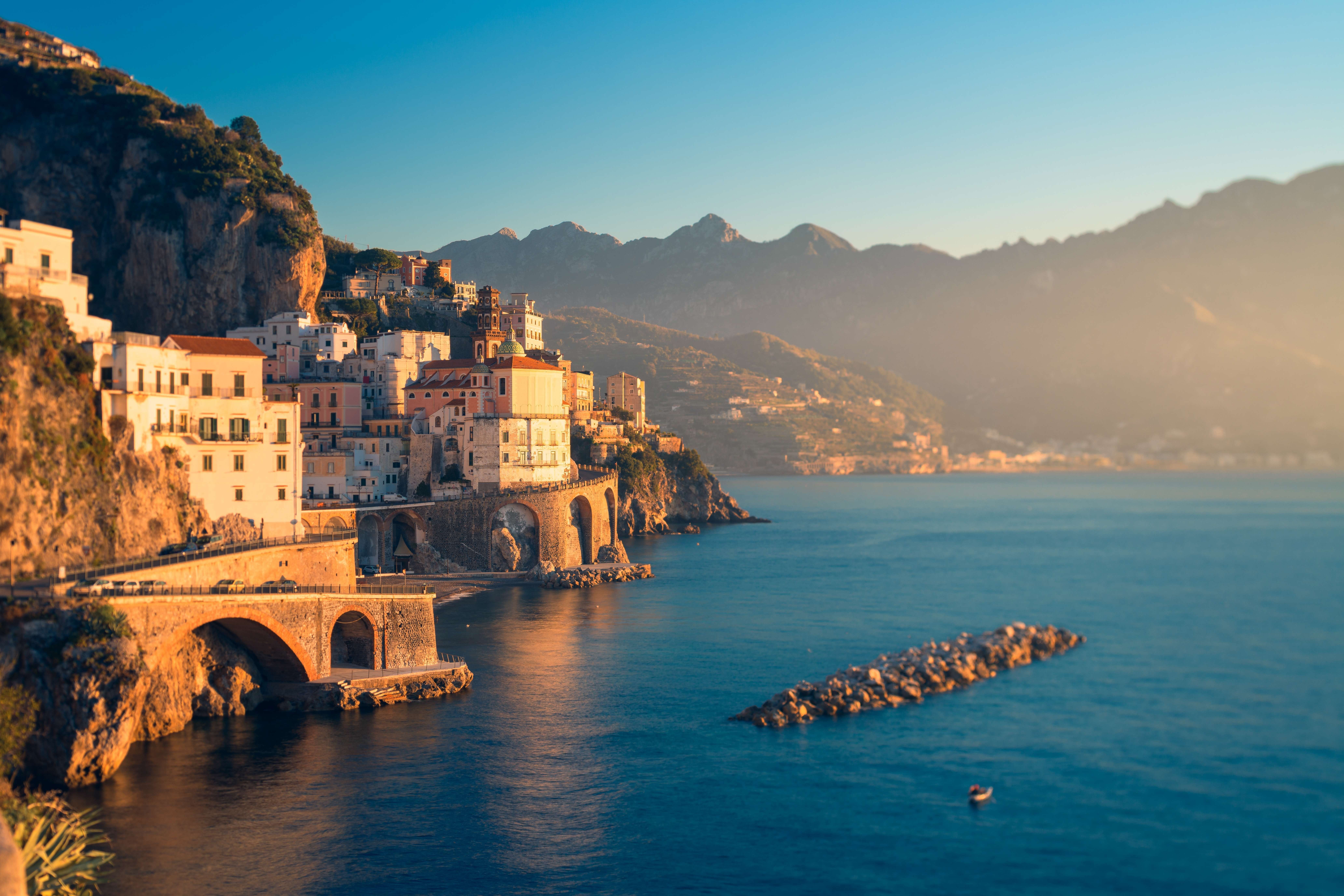 Amalfi Coast Sunset Boat Tour with Drinks & Fruit