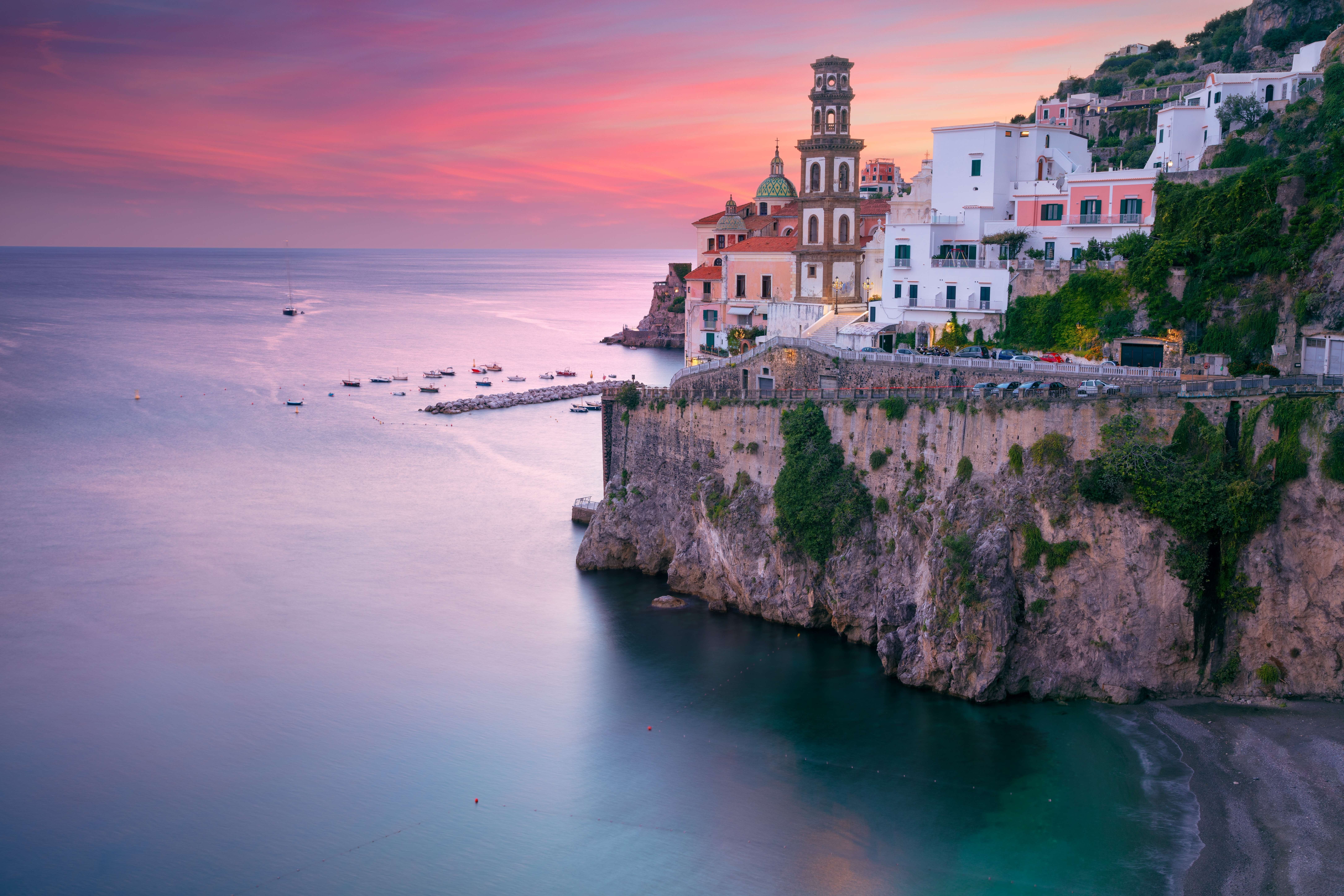 Amalfi Coast Sunset Boat Tour with Drinks & Fruit