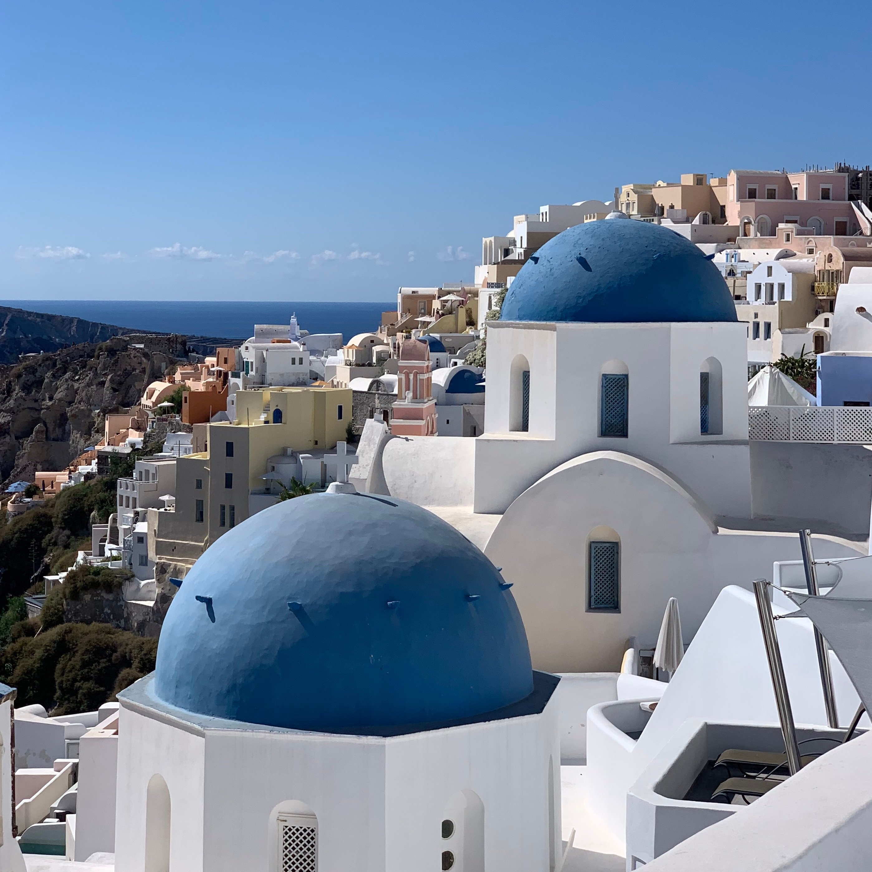 Private Santorini Highlights Tour with Oia & Volcanic Beaches