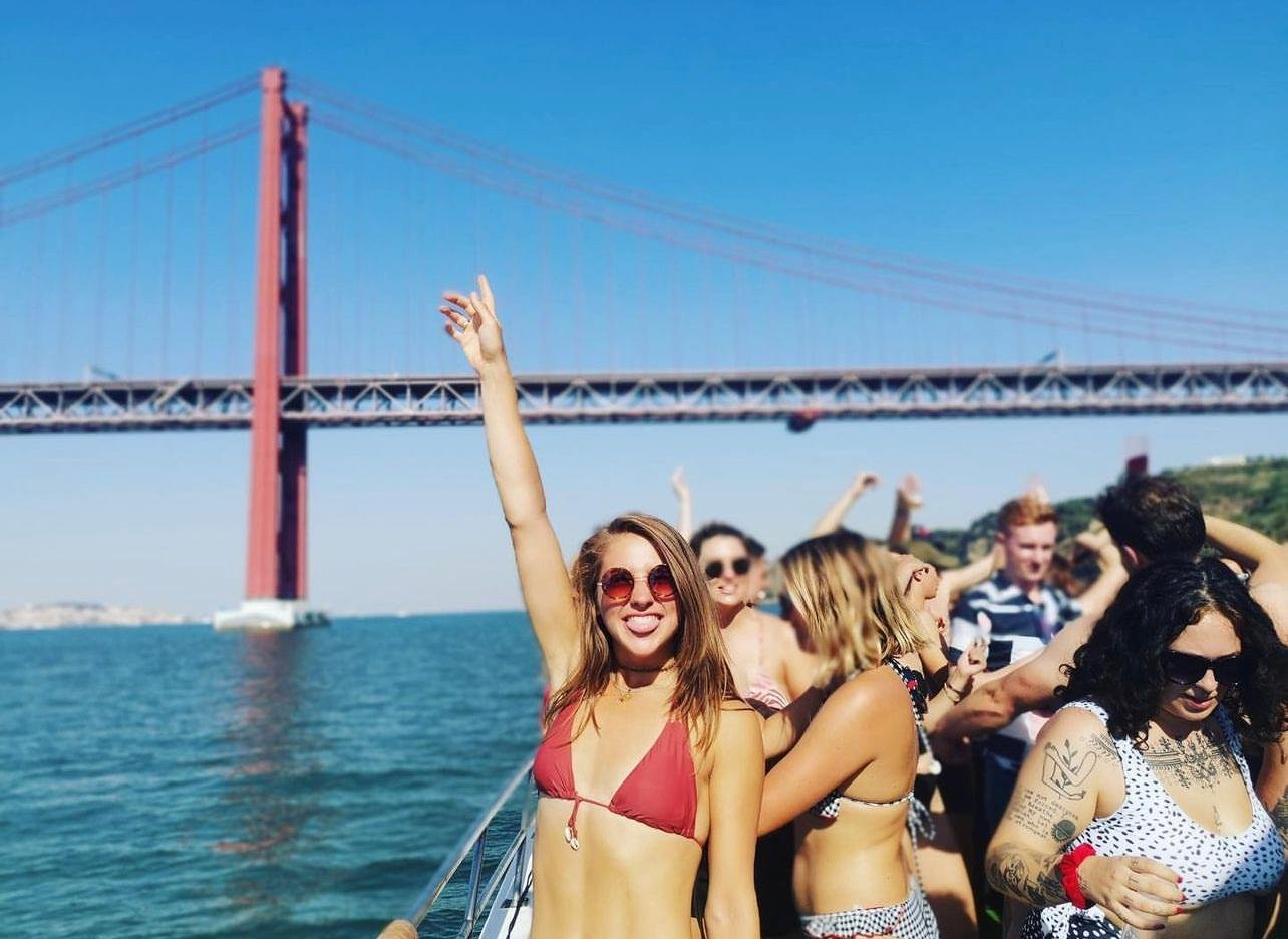 Lisbon Splash Boat Party: All-Inclusive Cruise
