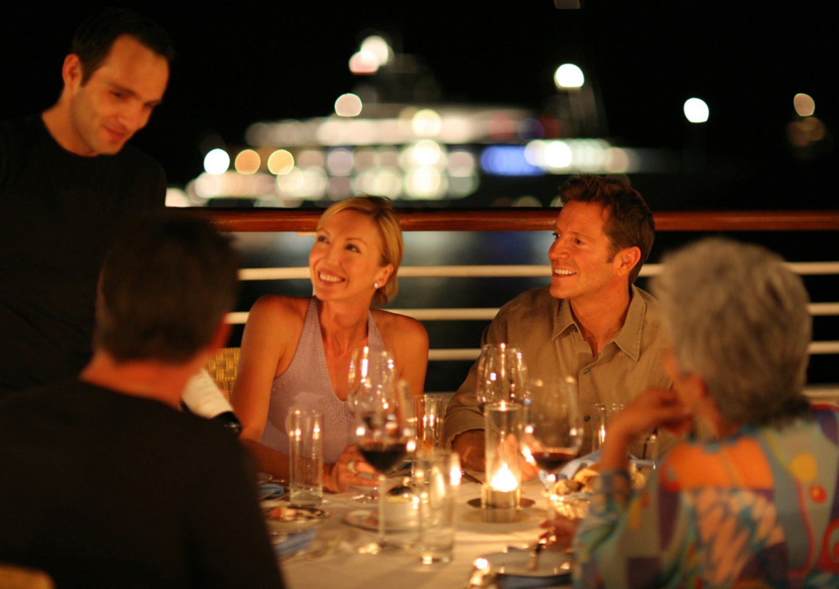 Wave Dancer Deluxe Evening Cruise with Fireworks
