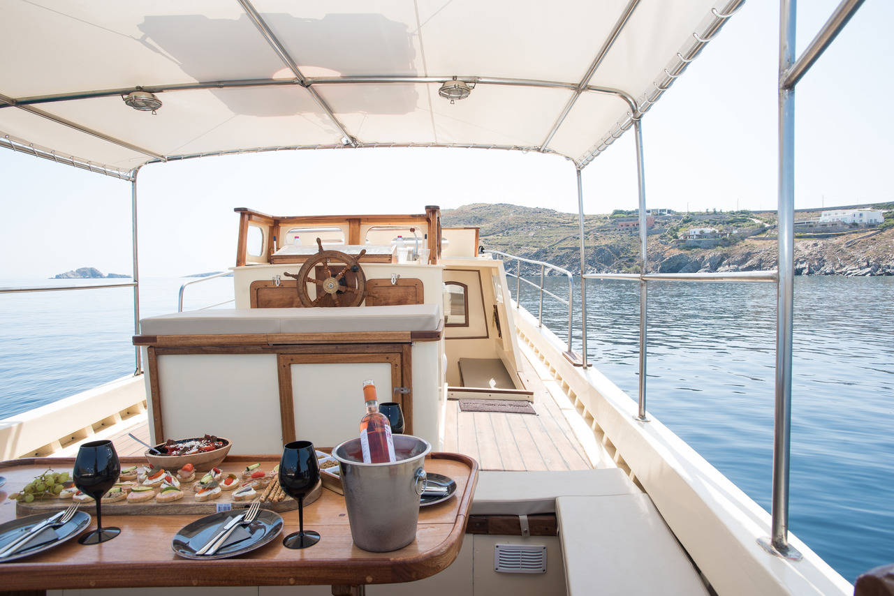 Mykonos Private Wooden Boat Cruise with Lunch