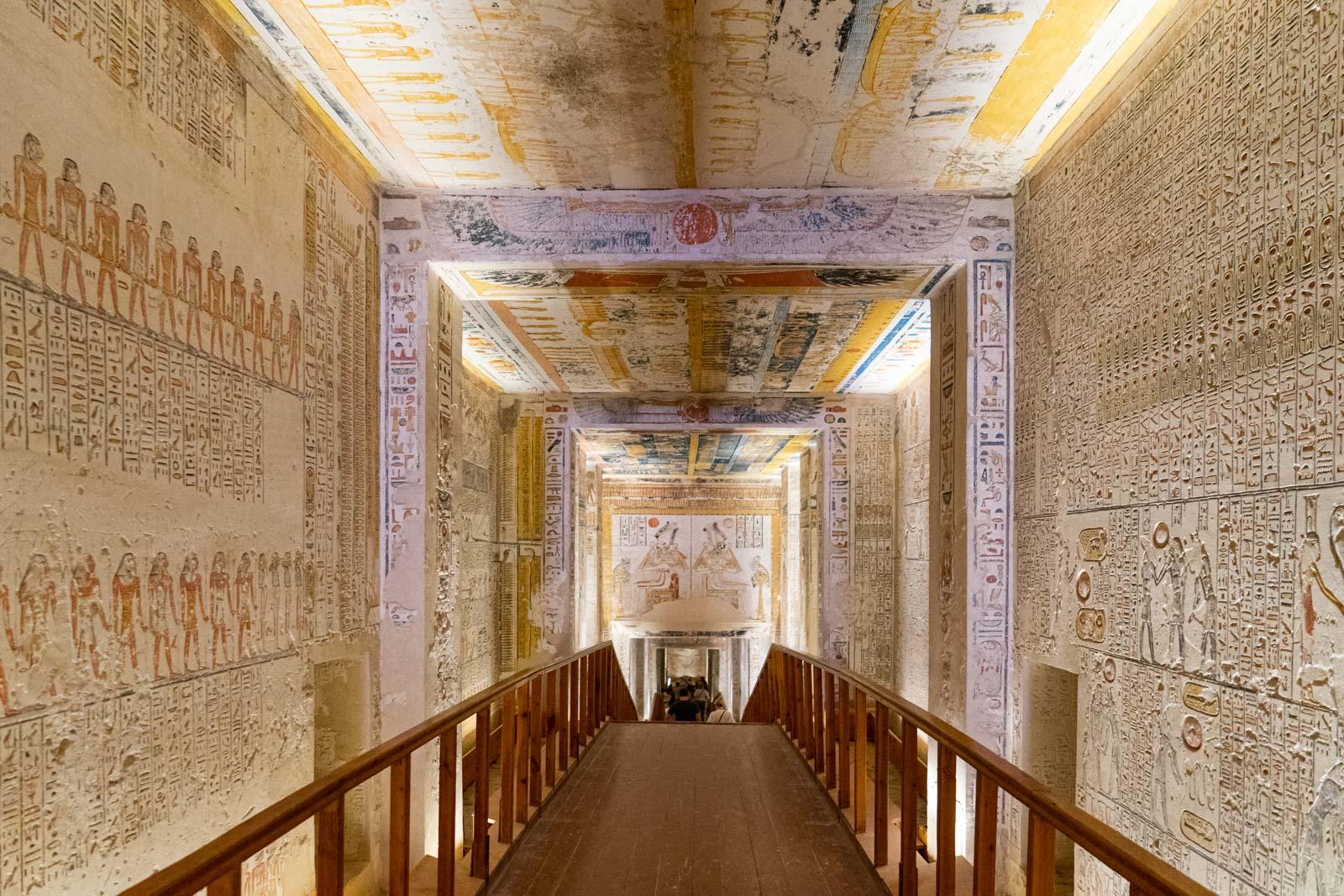 Cairo to Luxor Private Day Trip by Air with All Entrances