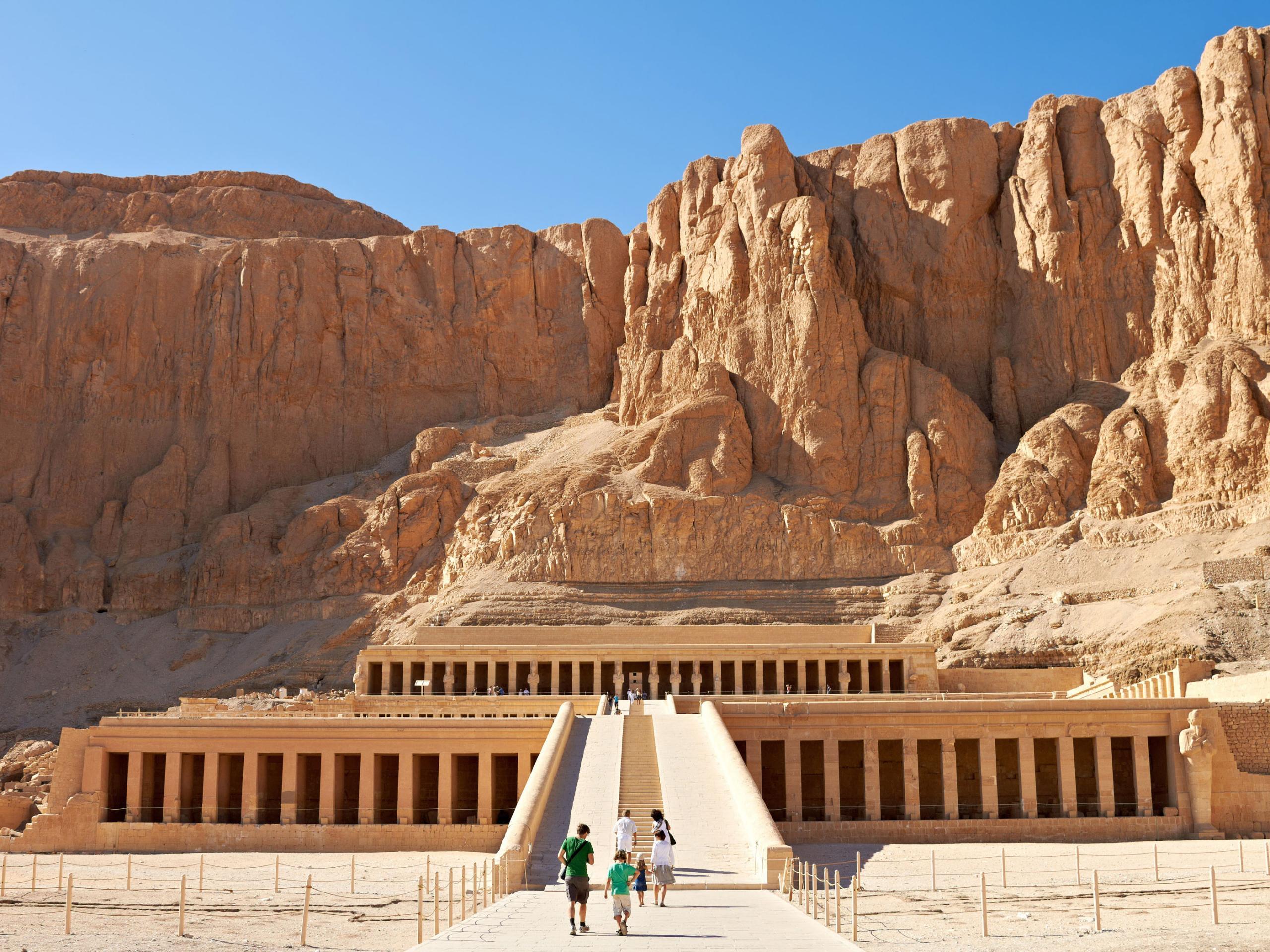 Cairo to Luxor Private Day Trip by Air with All Entrances