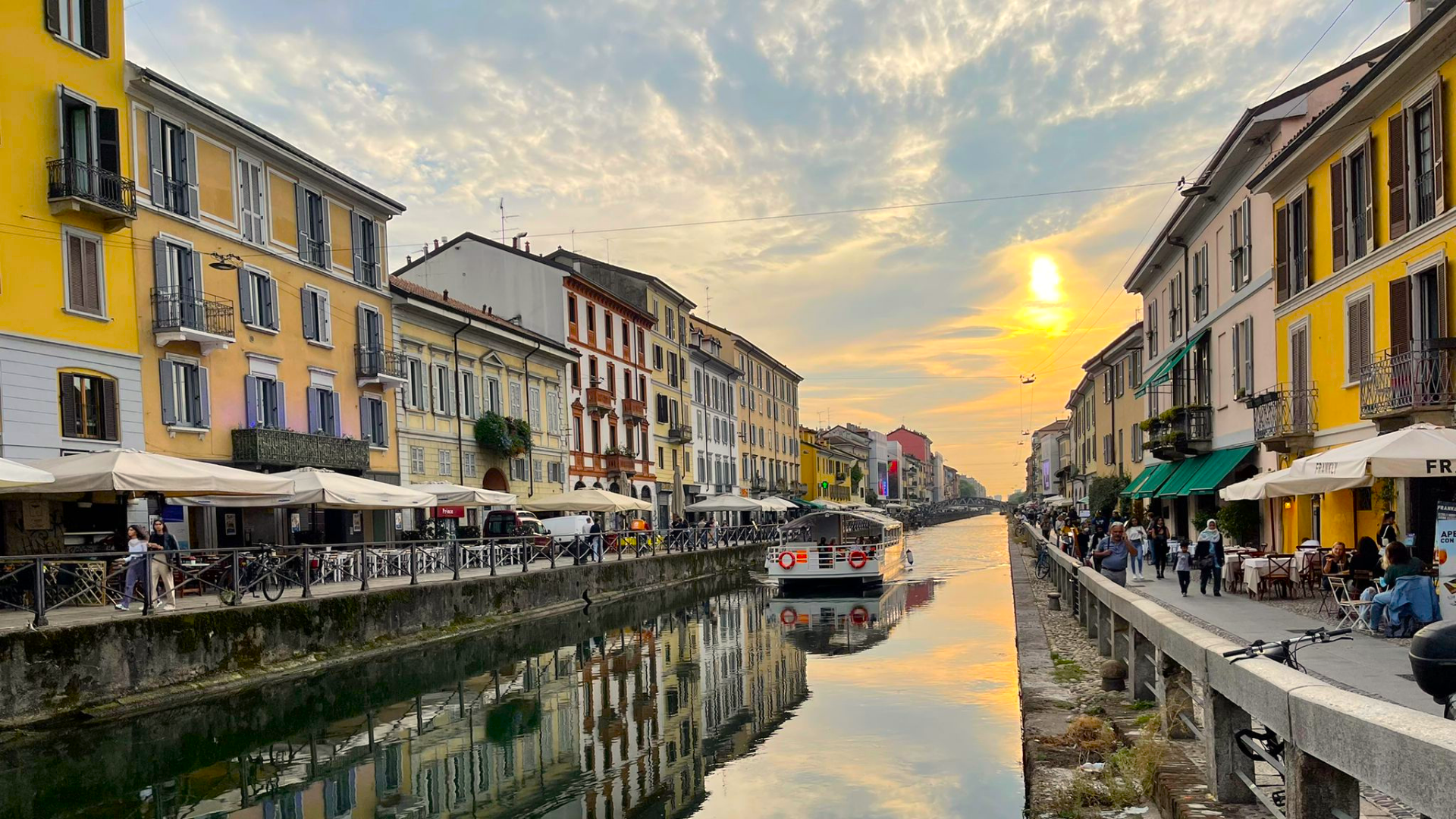 Milan: Navigli Canal Guided Boat Cruise
